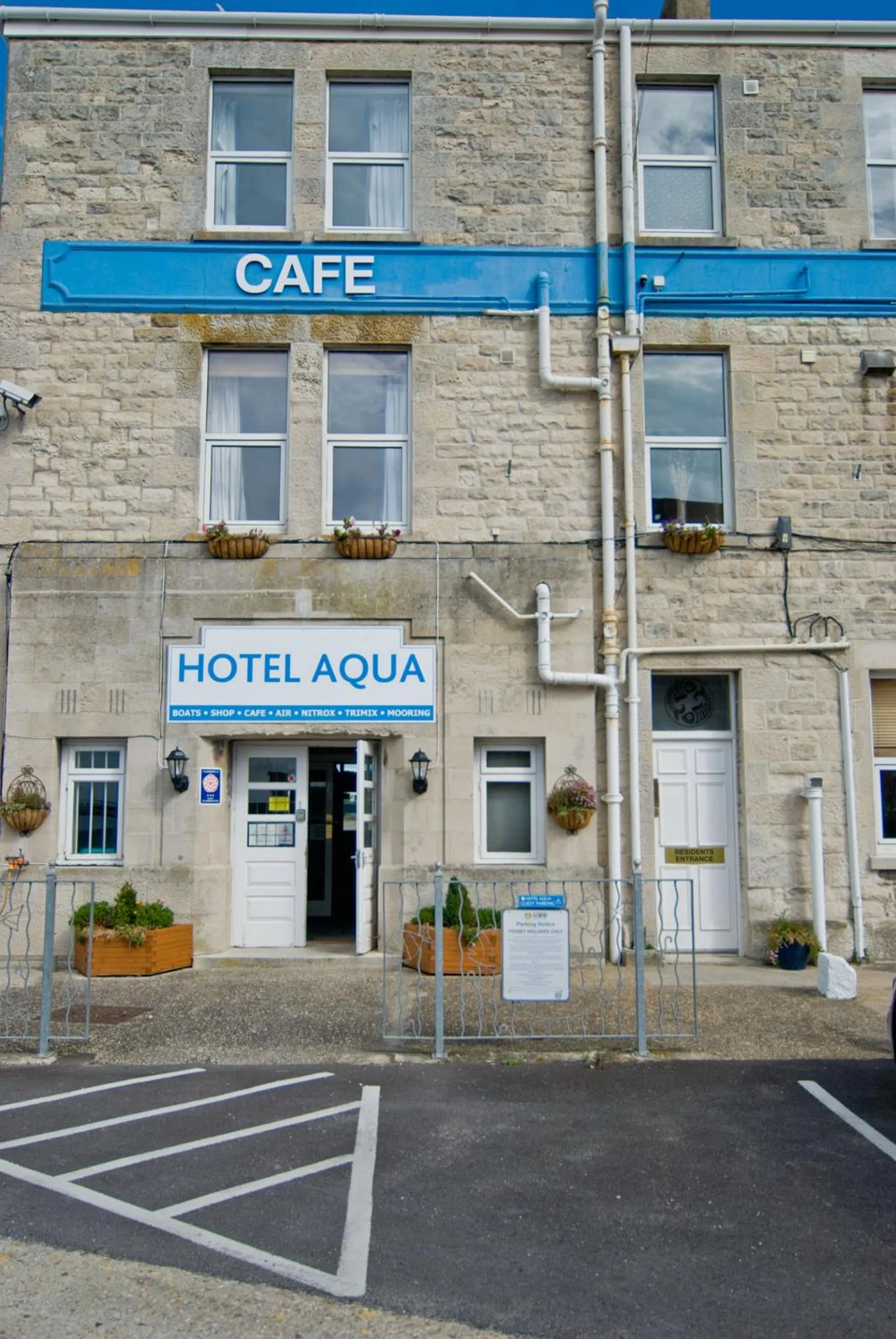 Facade/entrance in The Aqua