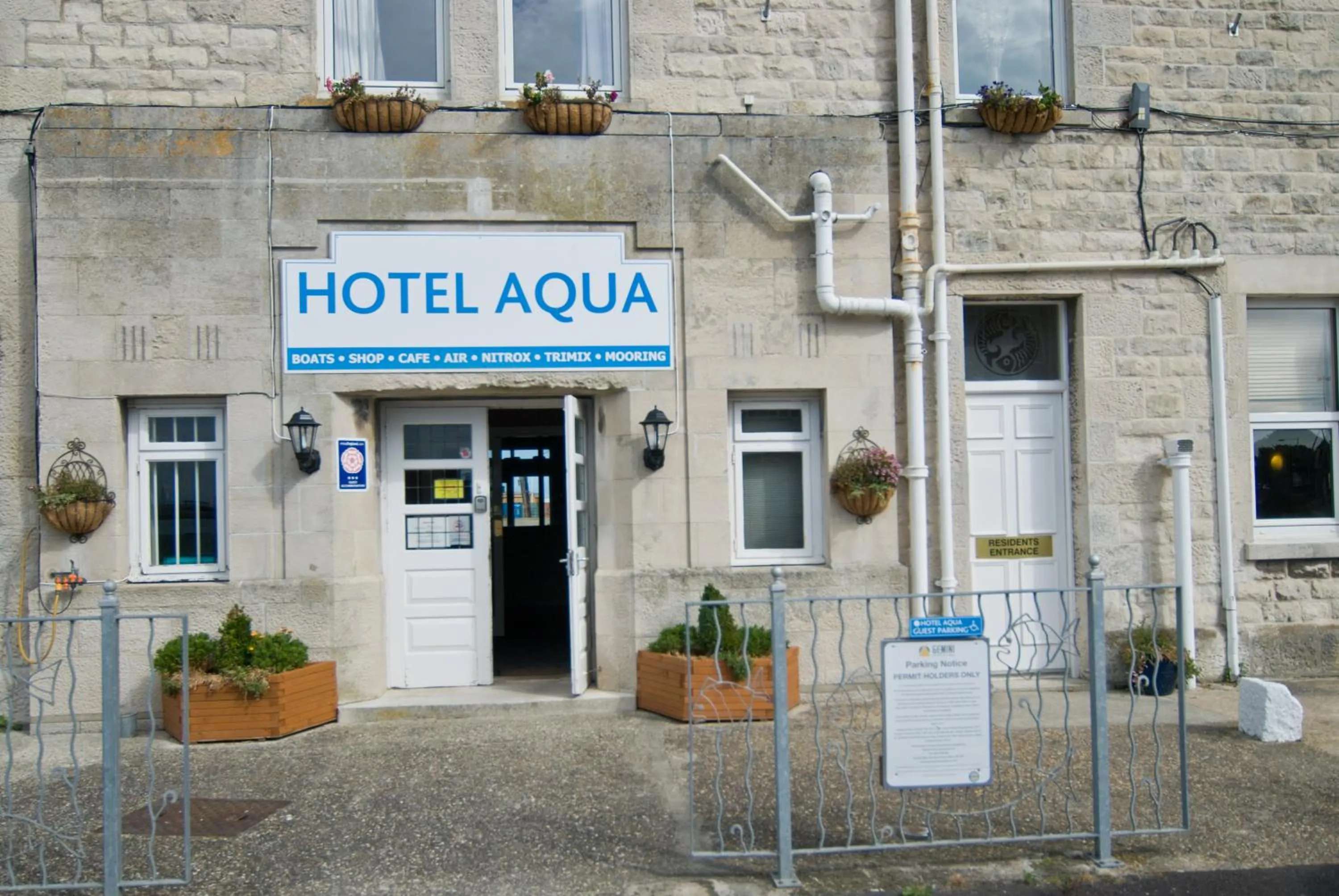 Facade/entrance in The Aqua