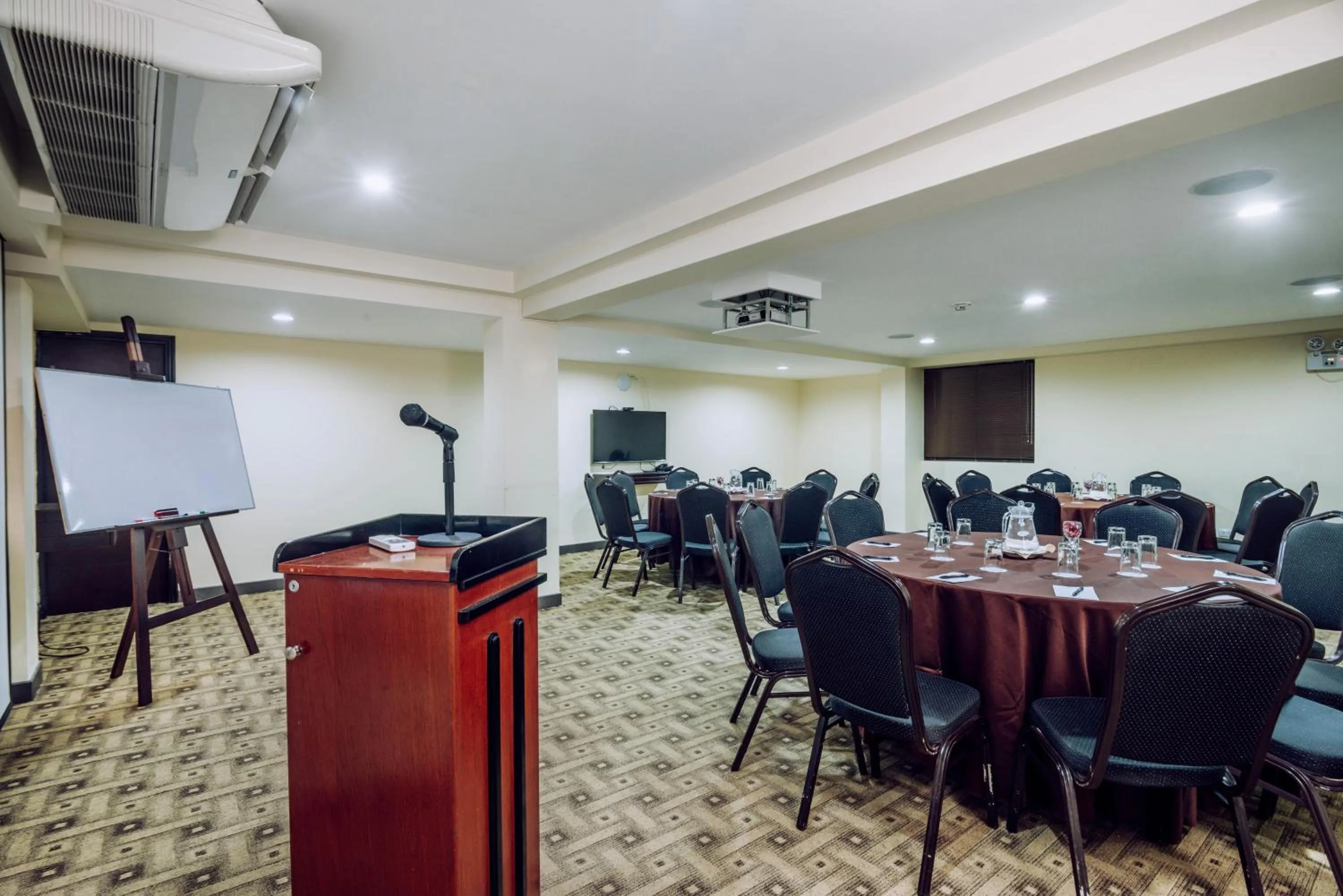 Business facilities in Hotel Nobility