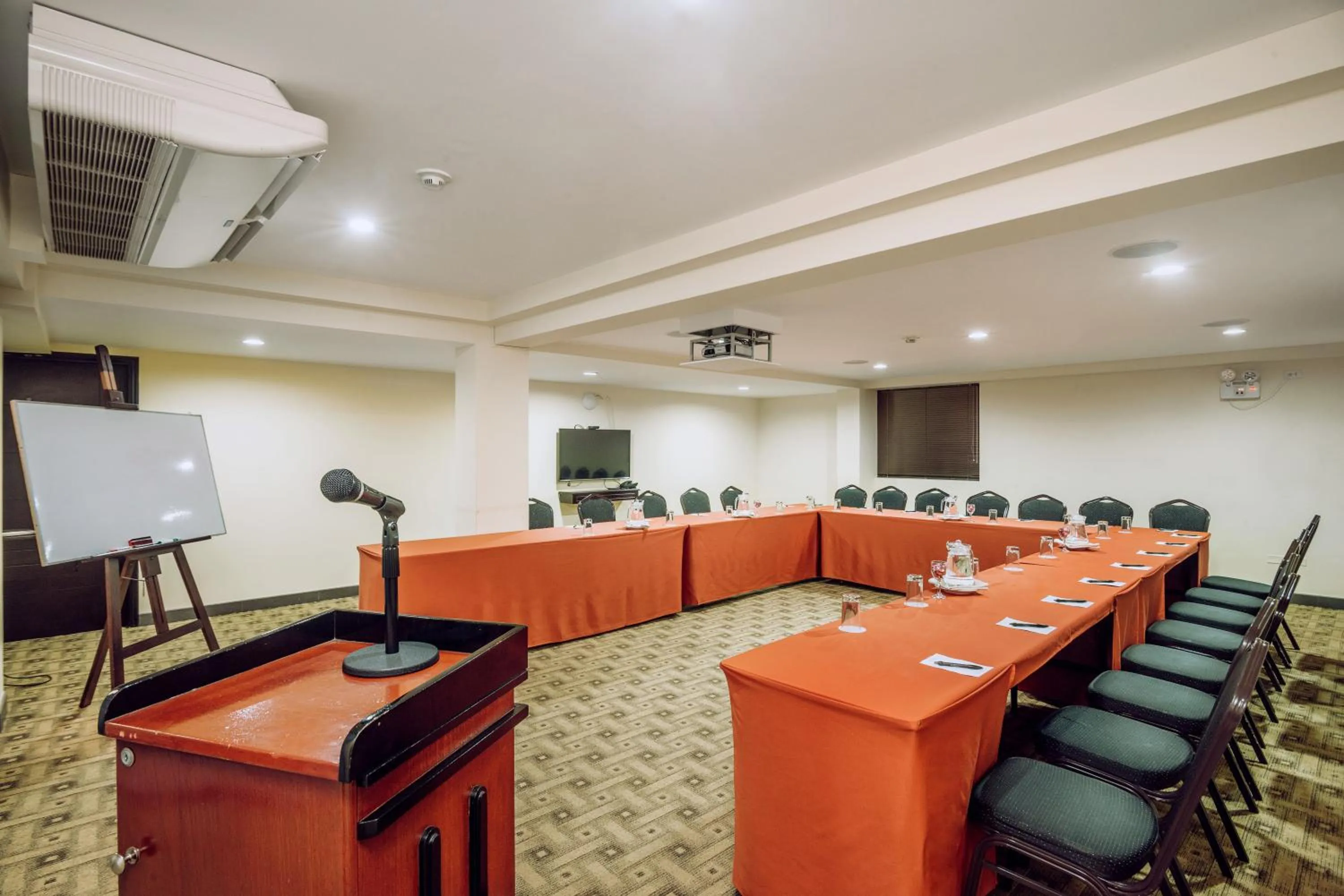 Business facilities in Hotel Nobility