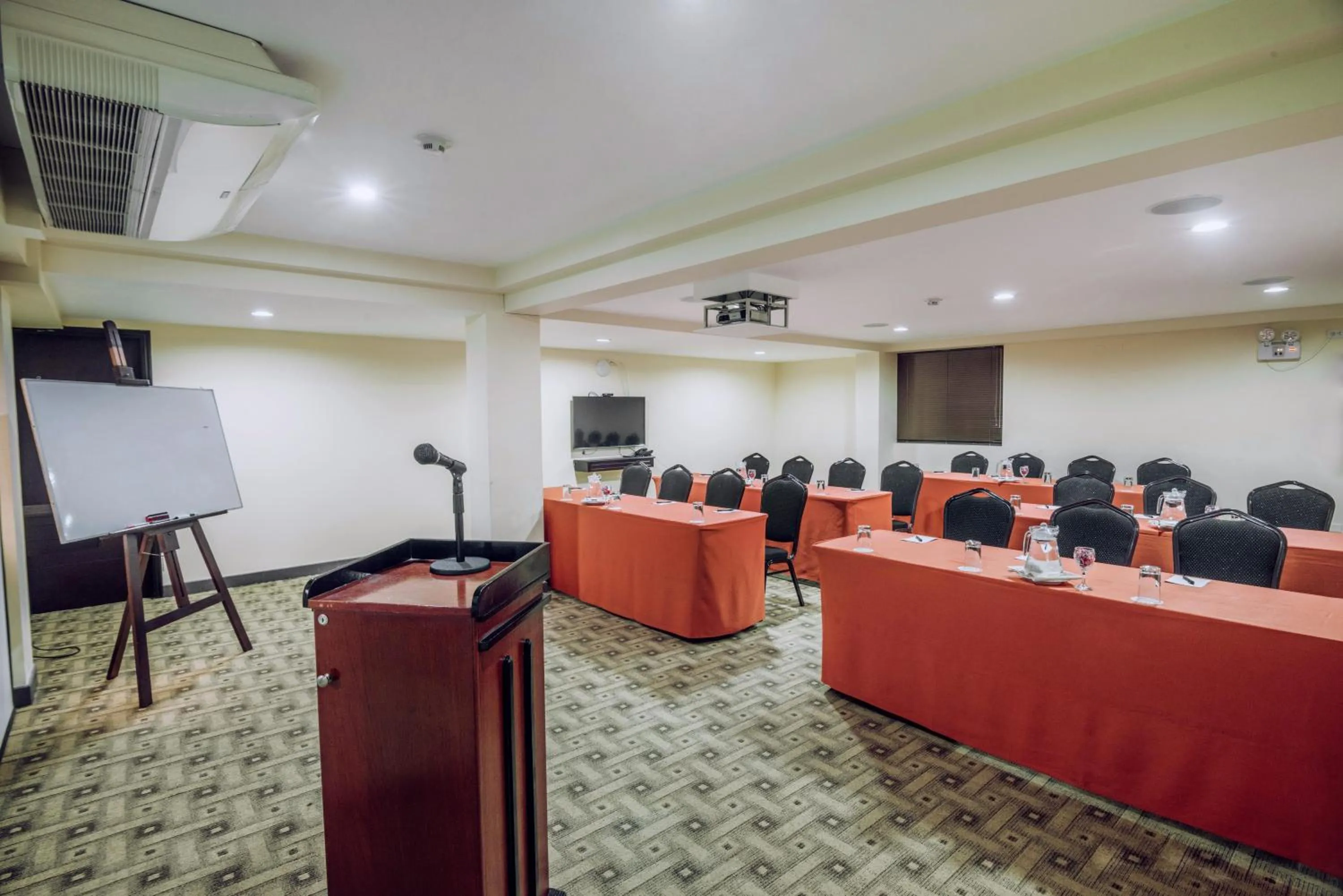 Business facilities in Hotel Nobility