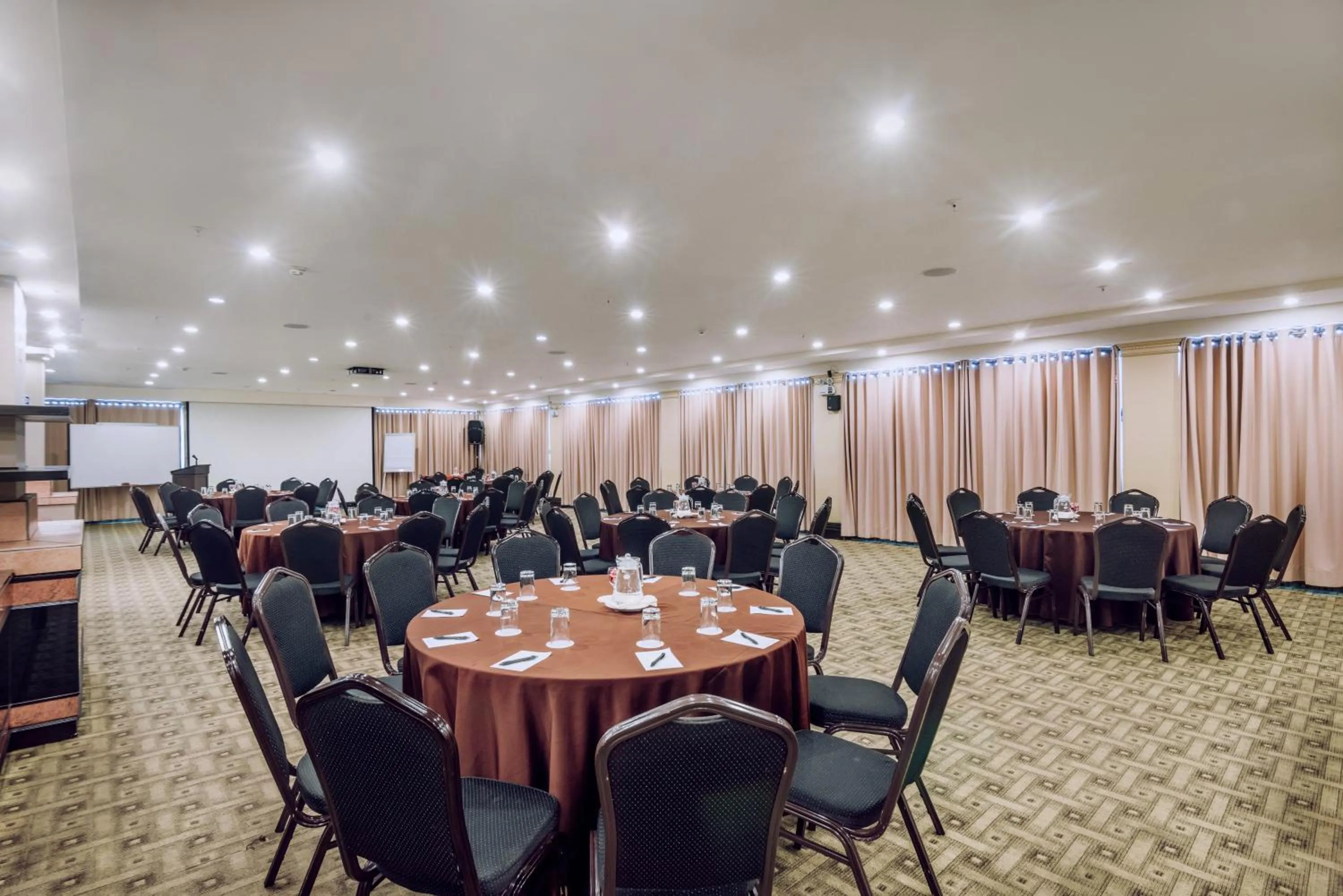 Business facilities in Hotel Nobility