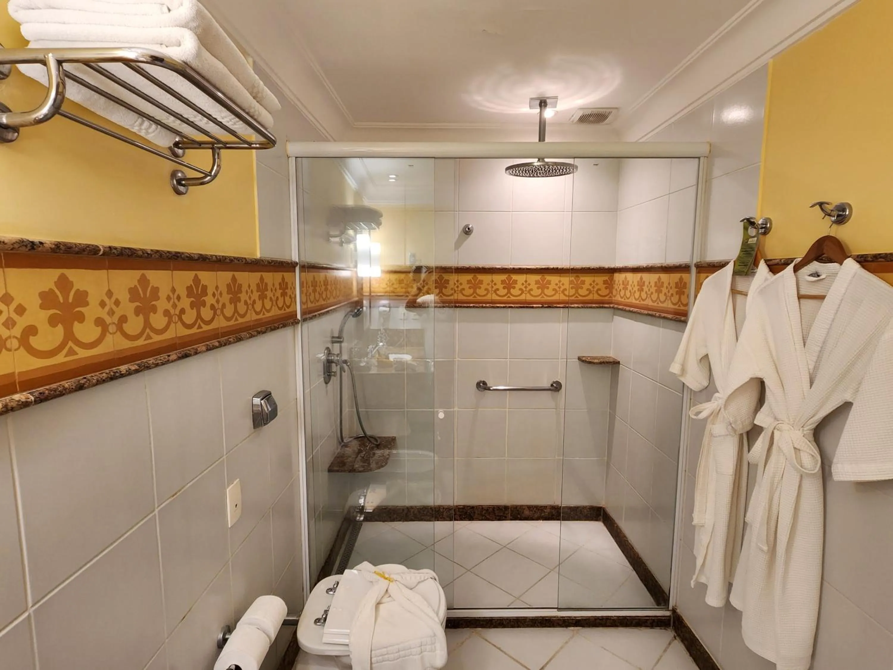 Shower in Hotel Casa do Amarelindo