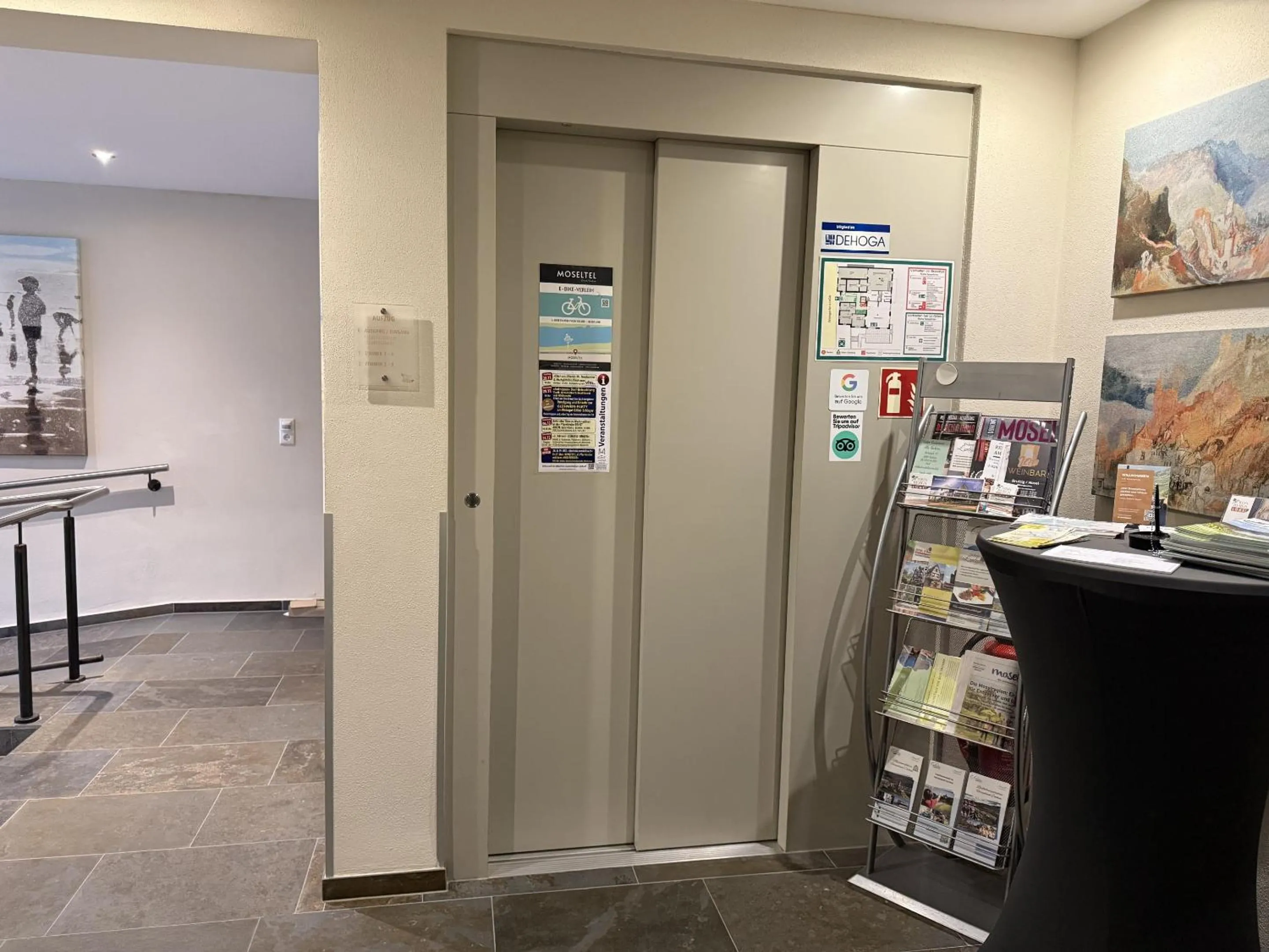 Facade/entrance in Weinbergs Loge