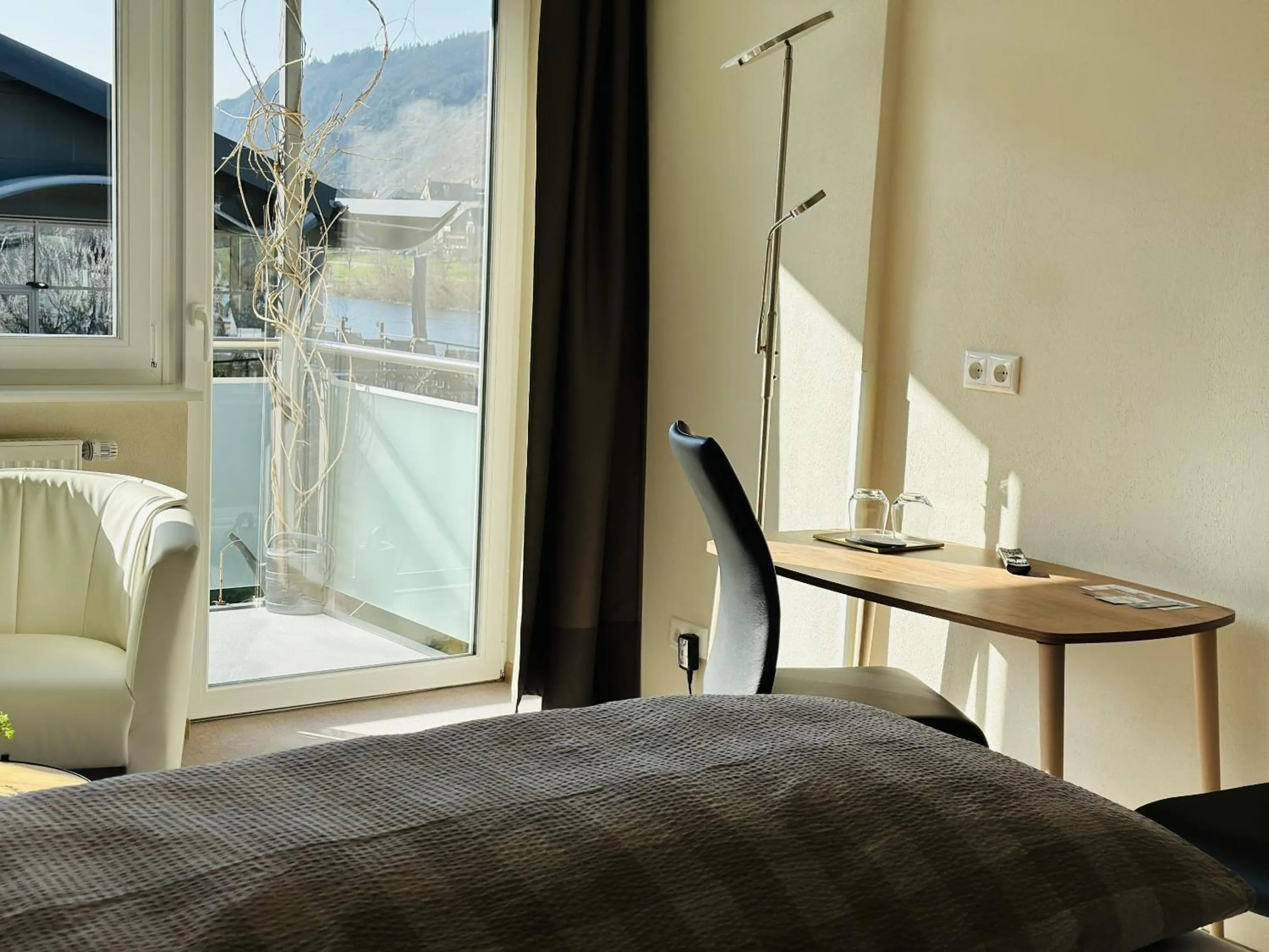 Other, Bed in Weinbergs Loge