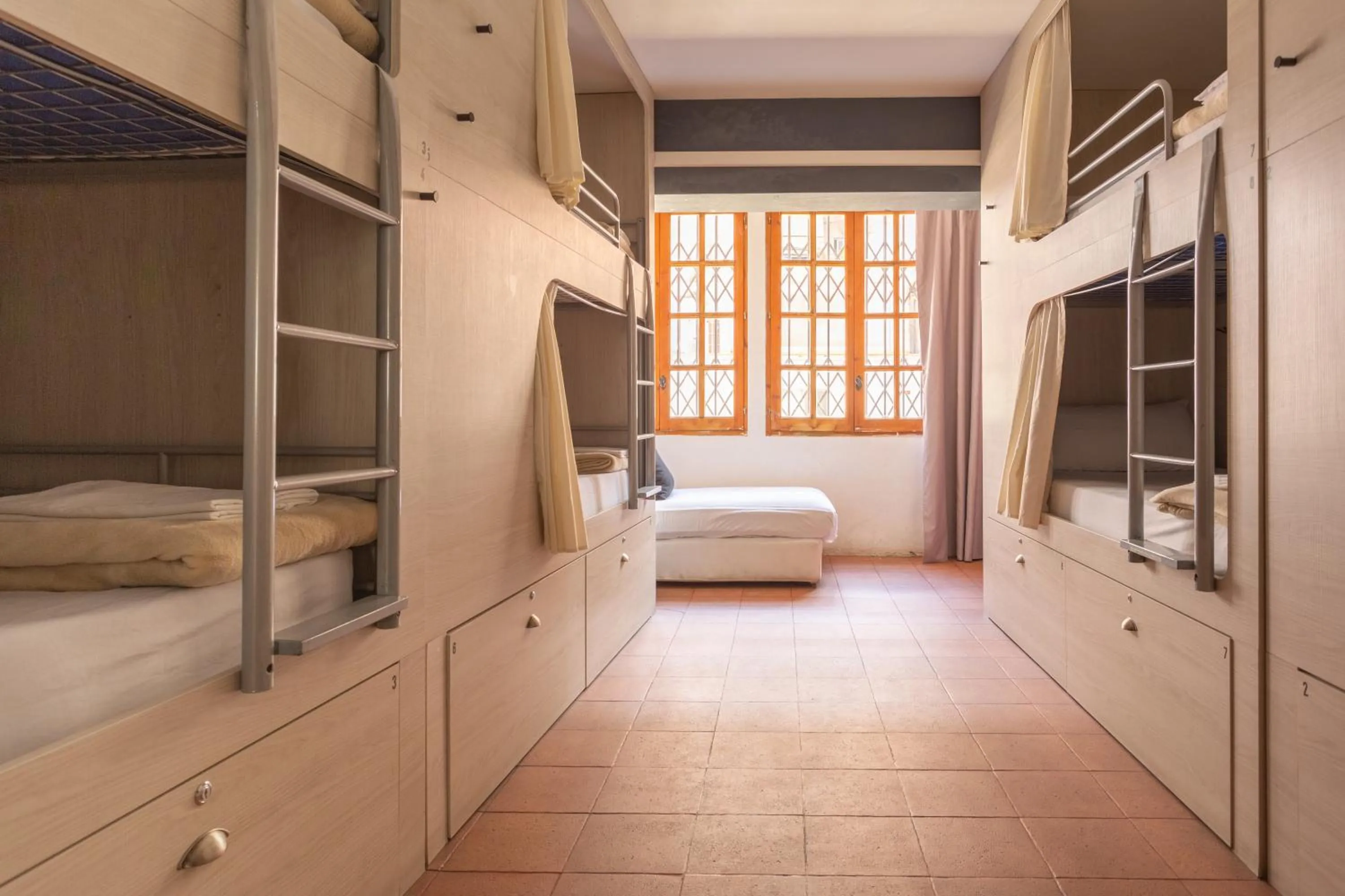 Photo of the whole room, Bed in Mambo Tango