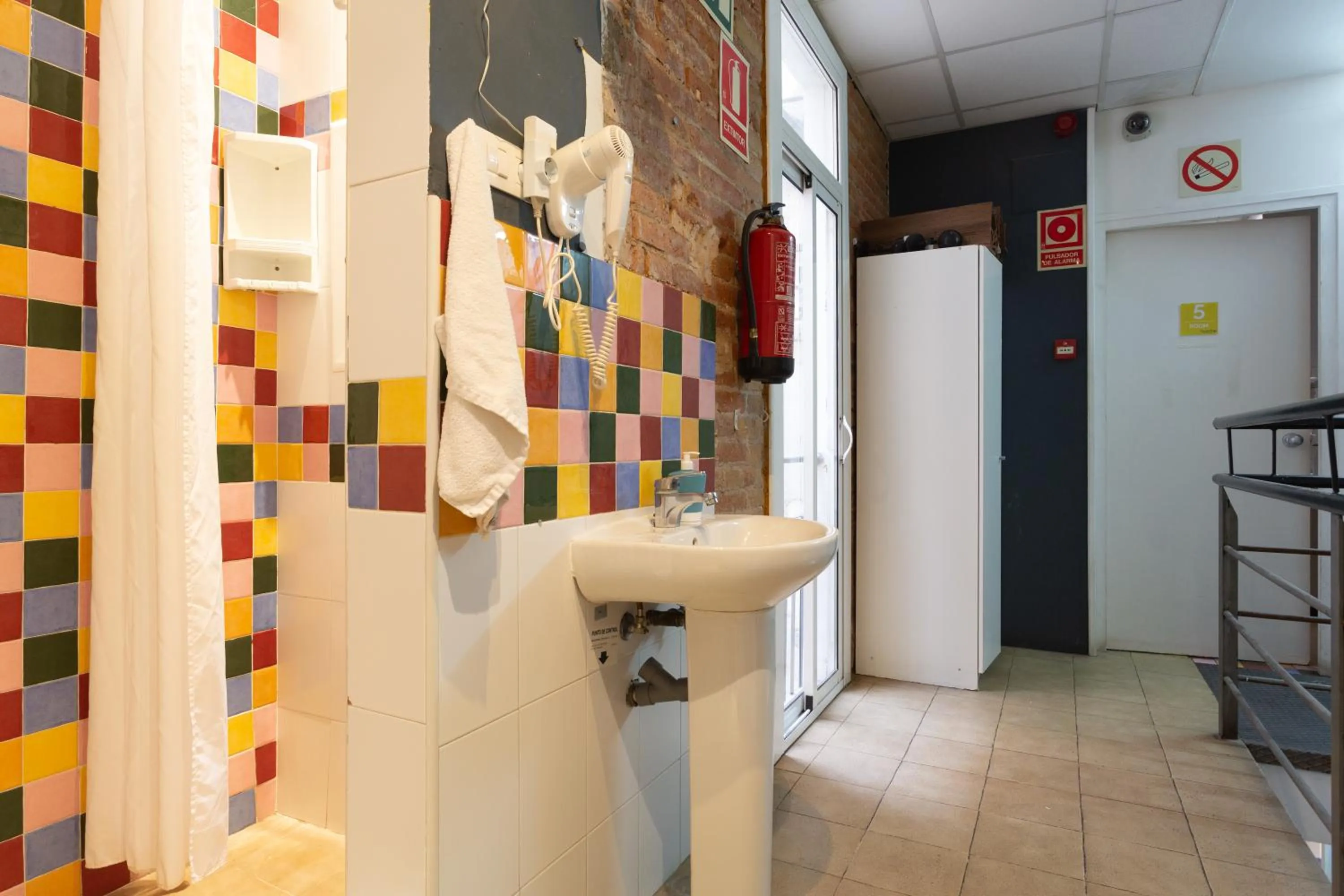 Shower in Mambo Tango