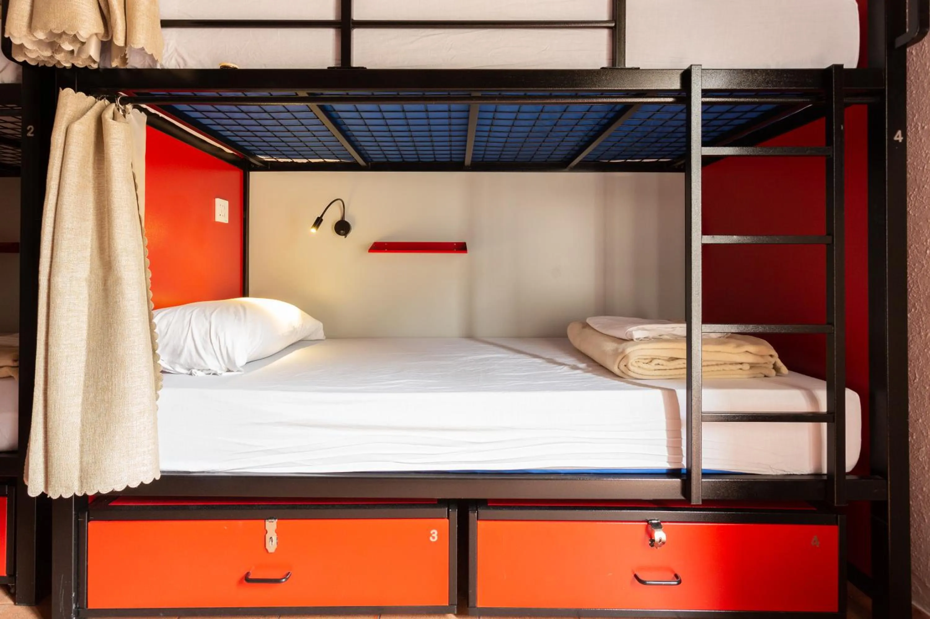 bunk bed, Bed in Mambo Tango
