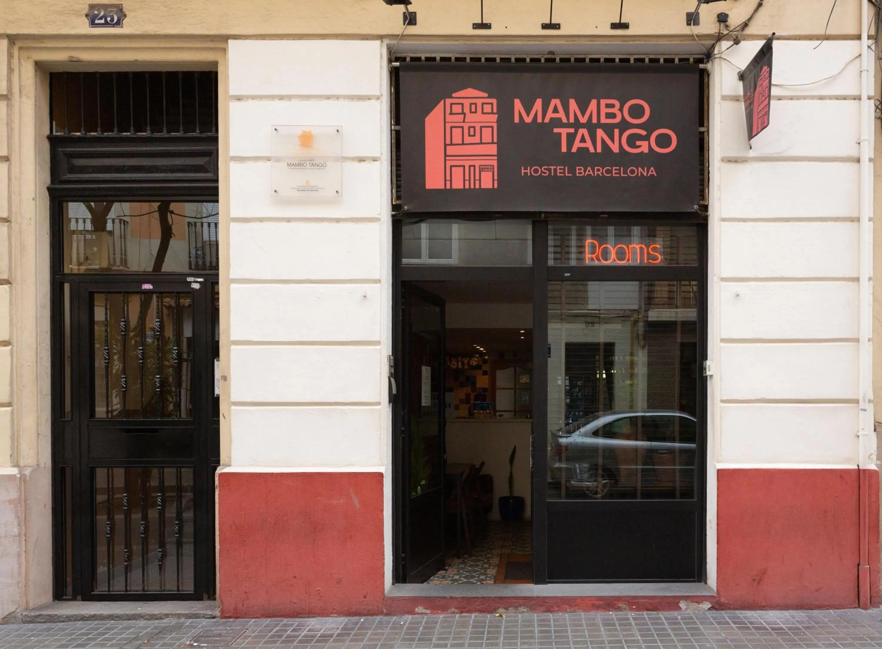 Facade/entrance in Mambo Tango
