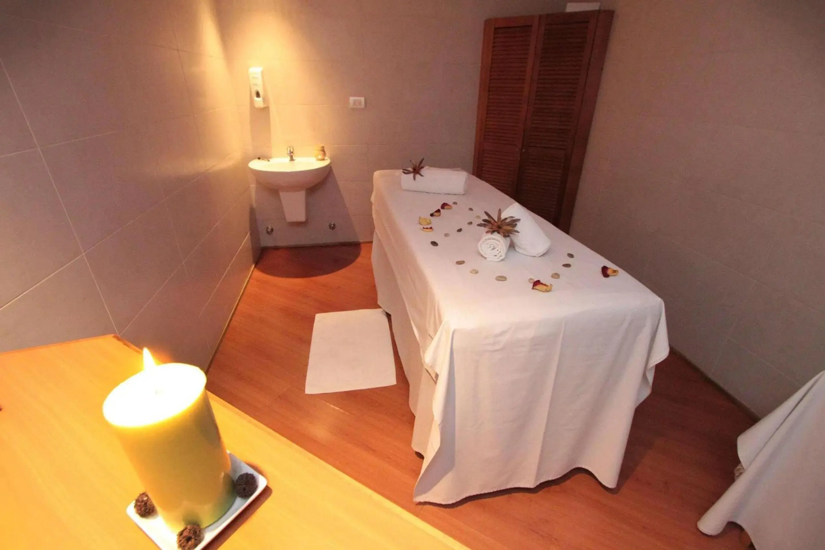 Spa and wellness centre/facilities, Bed in Radisson Hotel Puerto Varas Spa and wellness centre/facilities, Bed in Radisson Hotel Puerto Varas