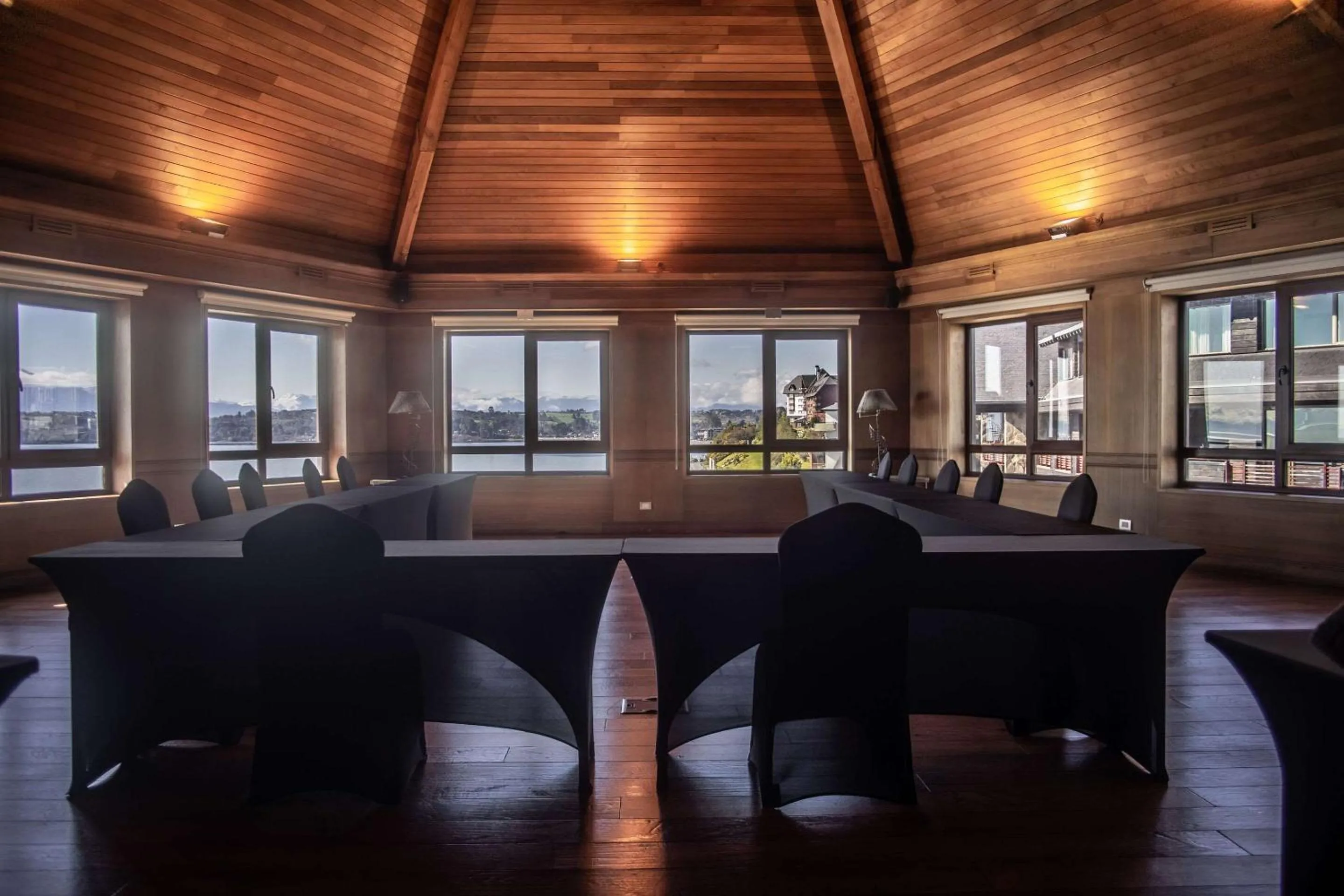 Meeting/conference room in Radisson Hotel Puerto Varas