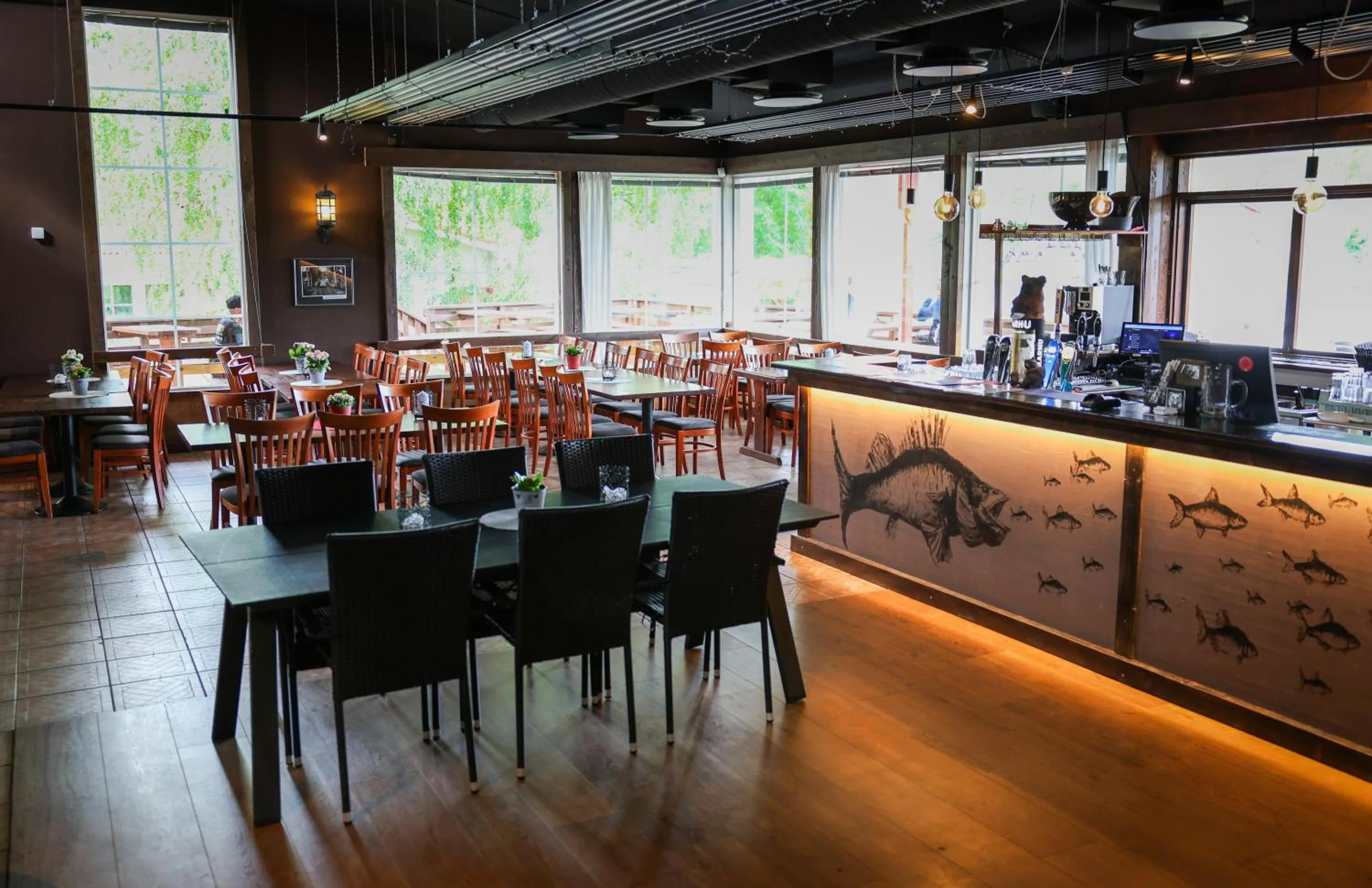 Restaurant/places to eat in Oravi Apartments