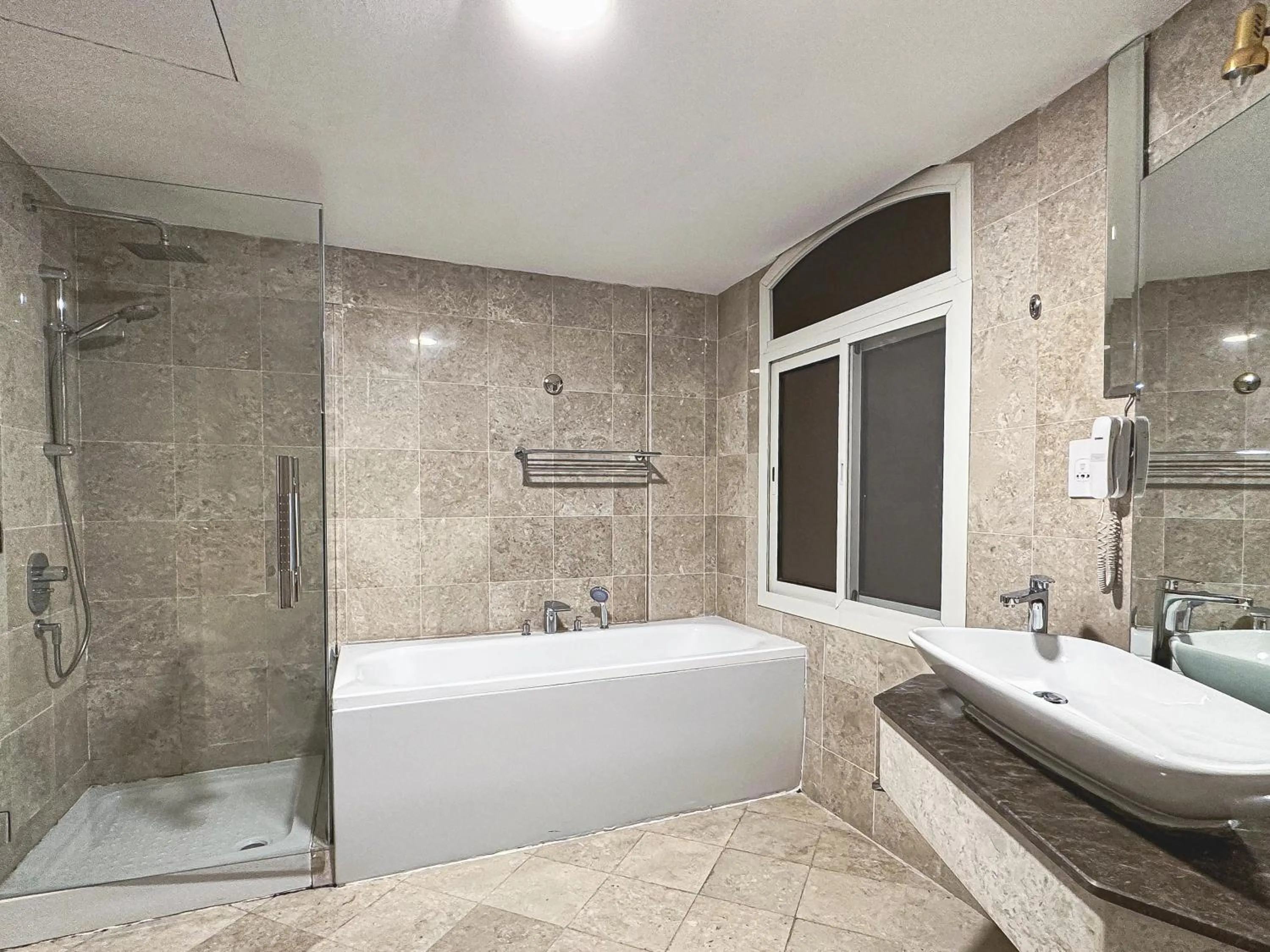 Shower in The Victory Hotel