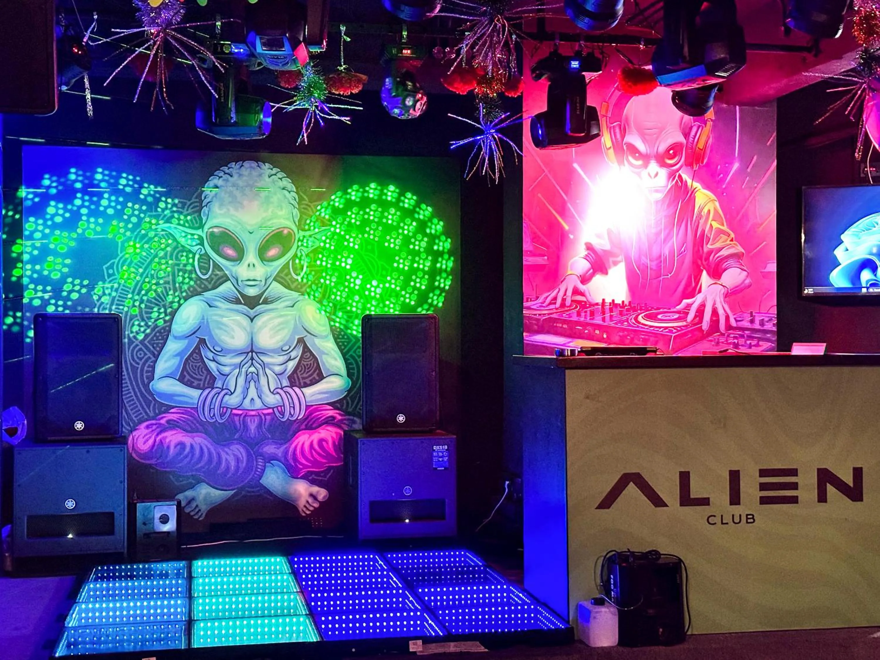 Nightclub / DJ in The Victory Hotel