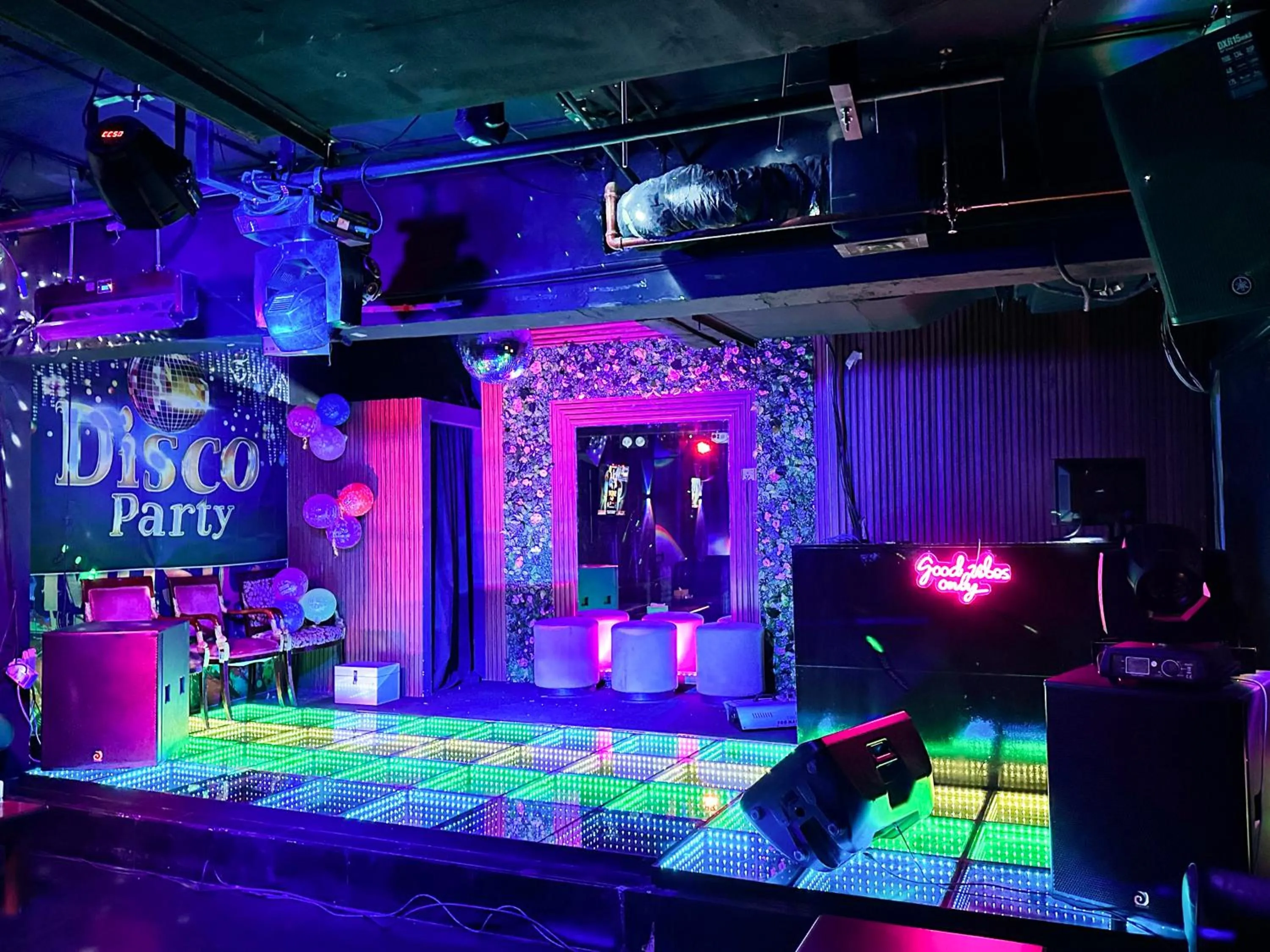 Nightclub / DJ in The Victory Hotel