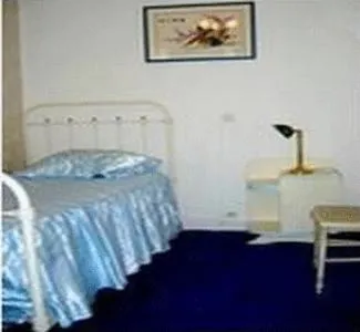 Photo of the whole room, Bed in Lalobema