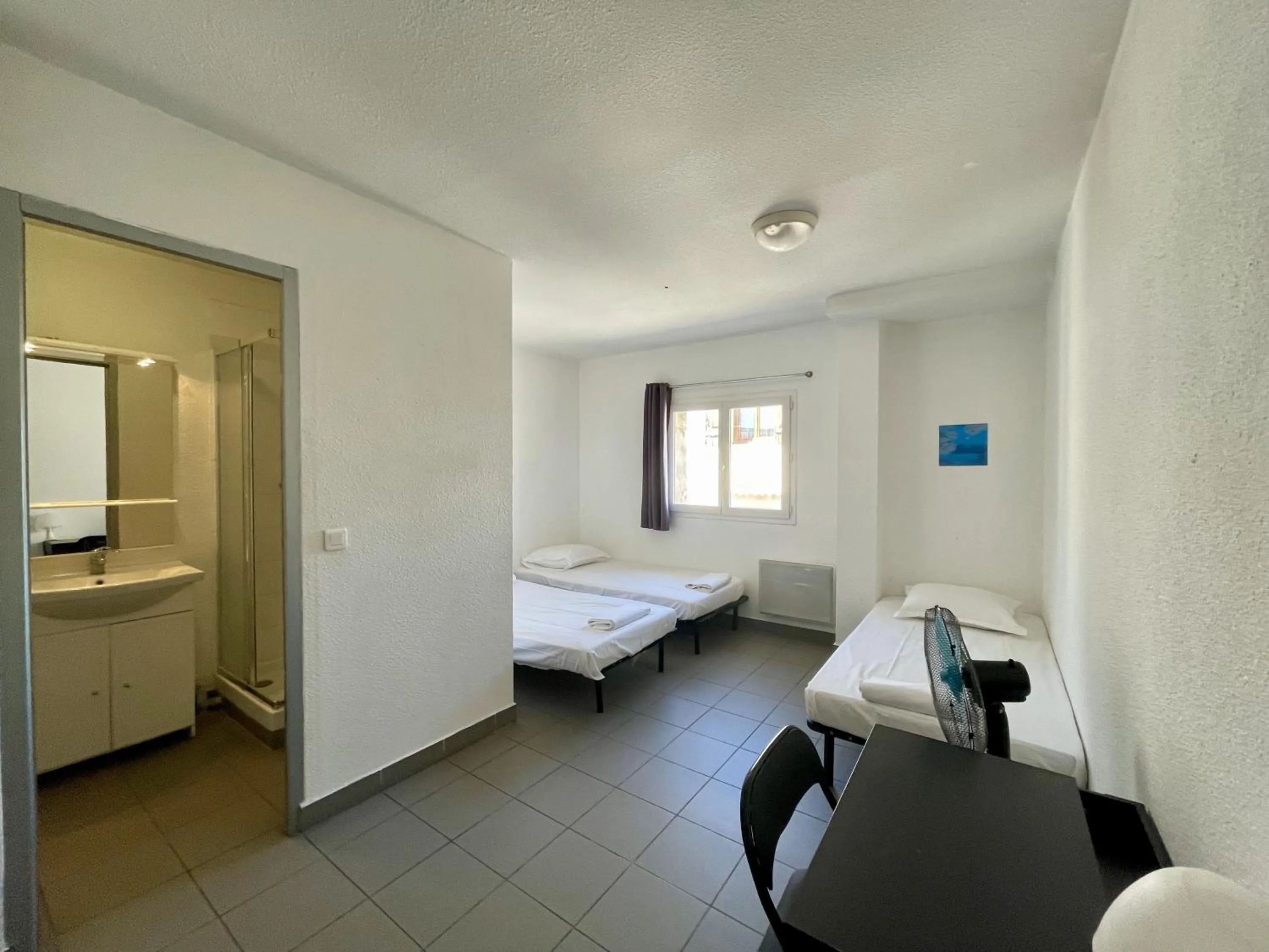 Triple Room - single occupancy in Balaena hébergement