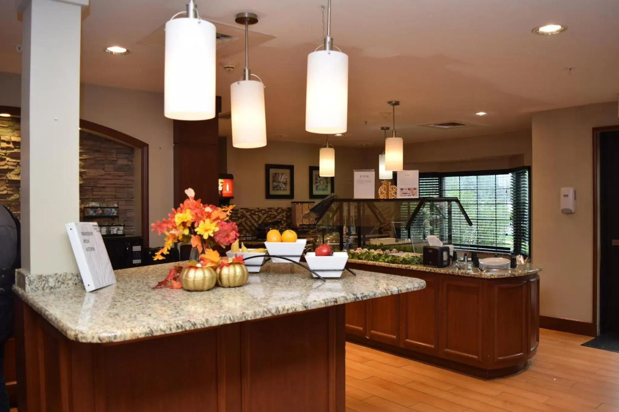 Restaurant/places to eat in Staybridge Suites Syracuse Liverpool by IHG Restaurant/places to eat in Staybridge Suites Syracuse Liverpool by IHG