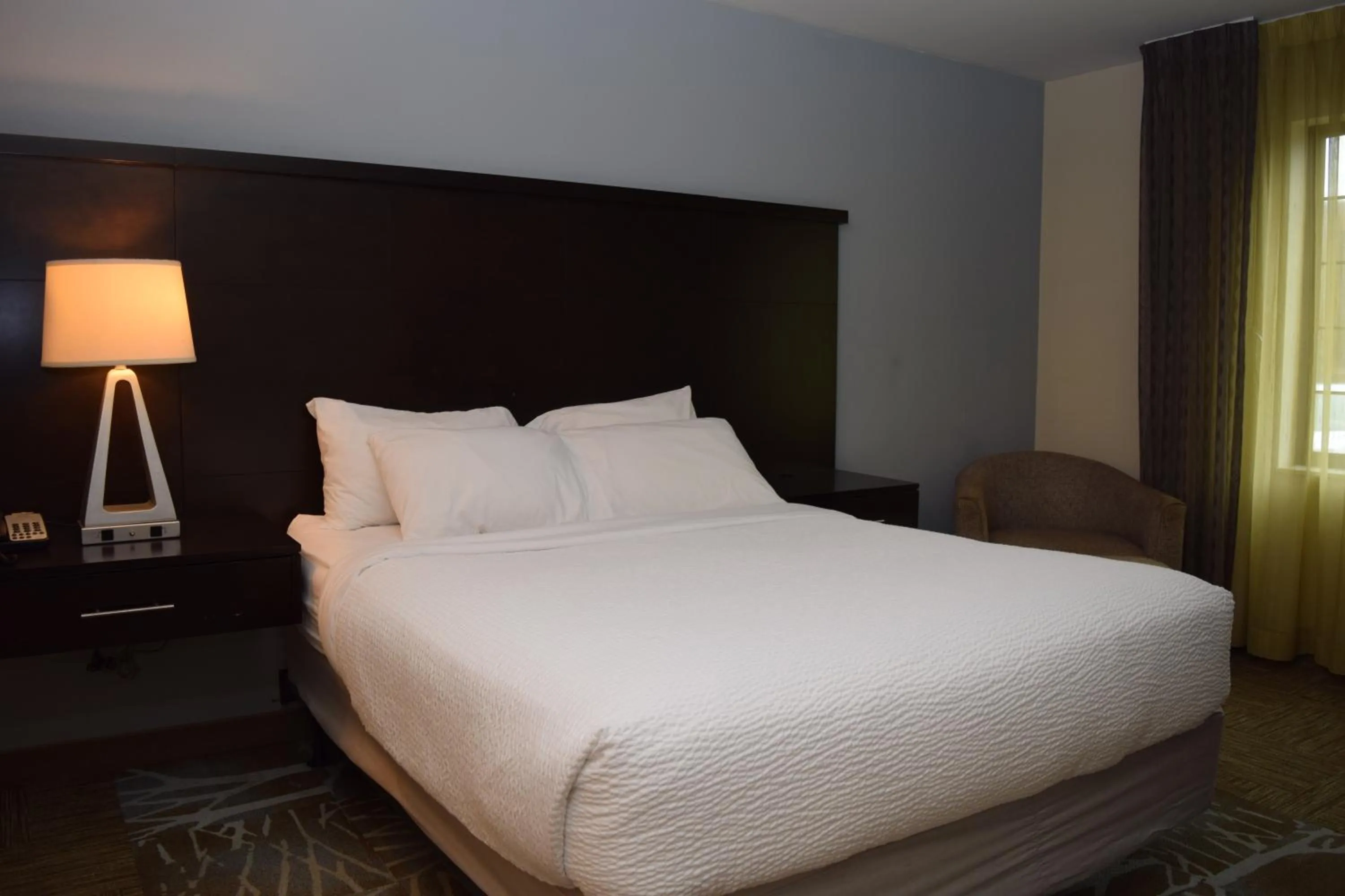 Bed in Staybridge Suites Syracuse Liverpool by IHG