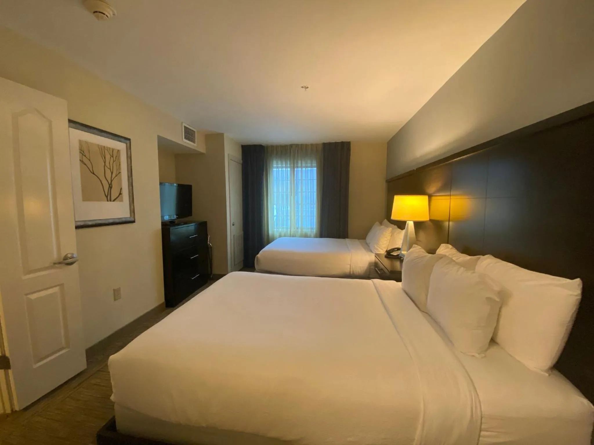 Photo of the whole room, Bed in Staybridge Suites Syracuse Liverpool by IHG