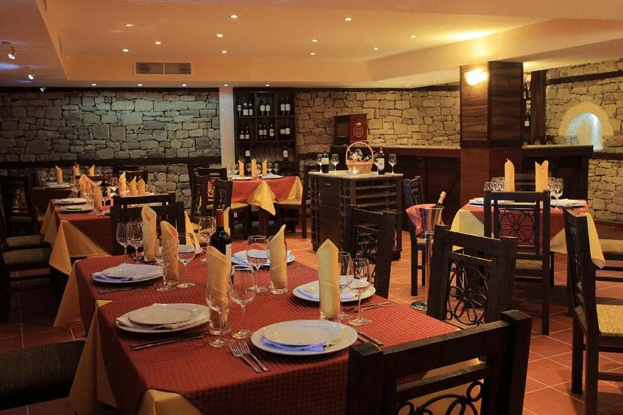 Restaurant/places to eat in Rachev Hotel Residence