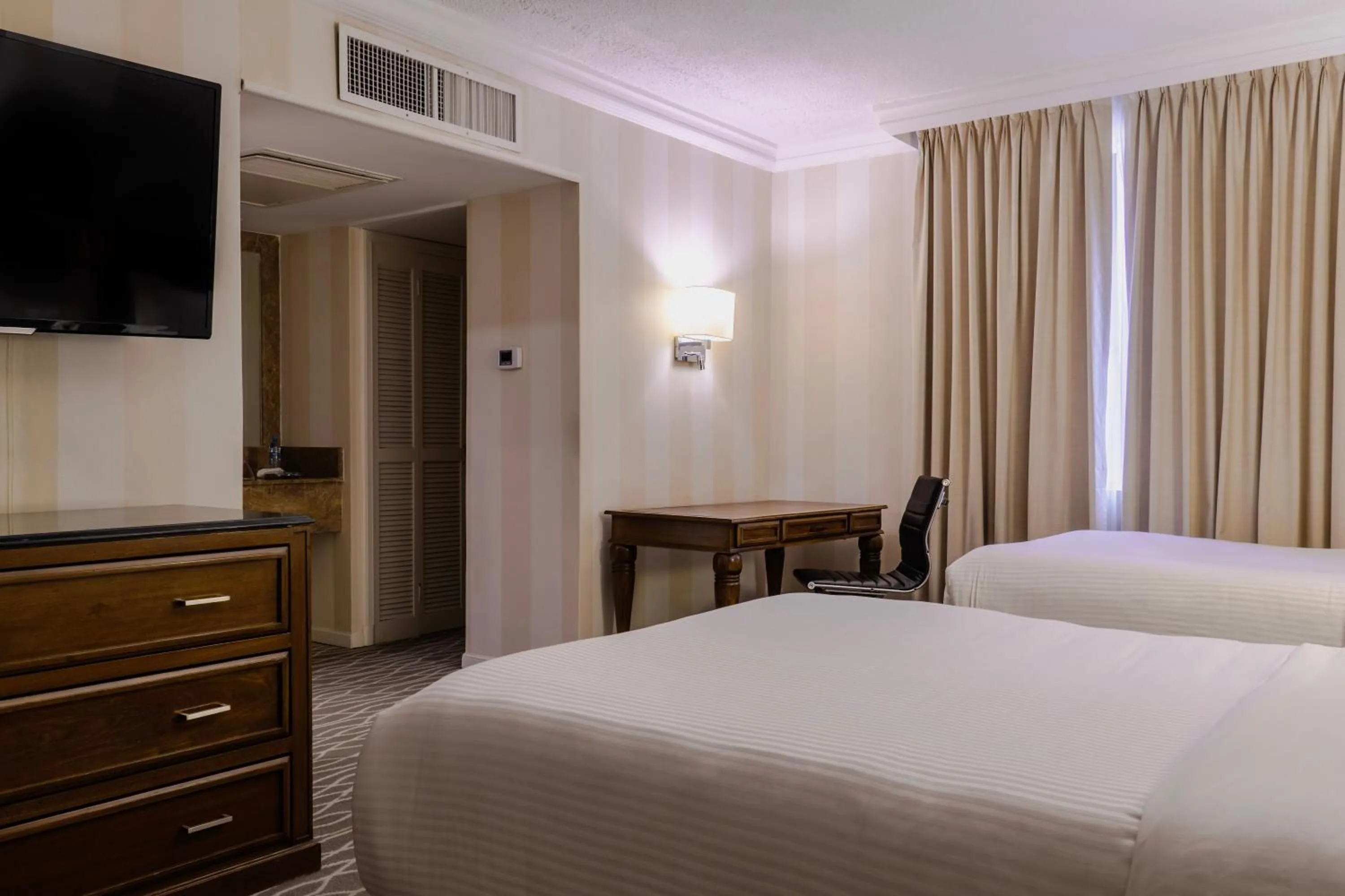 Photo of the whole room, Bed in Gamma Monterrey Gran Hotel Ancira