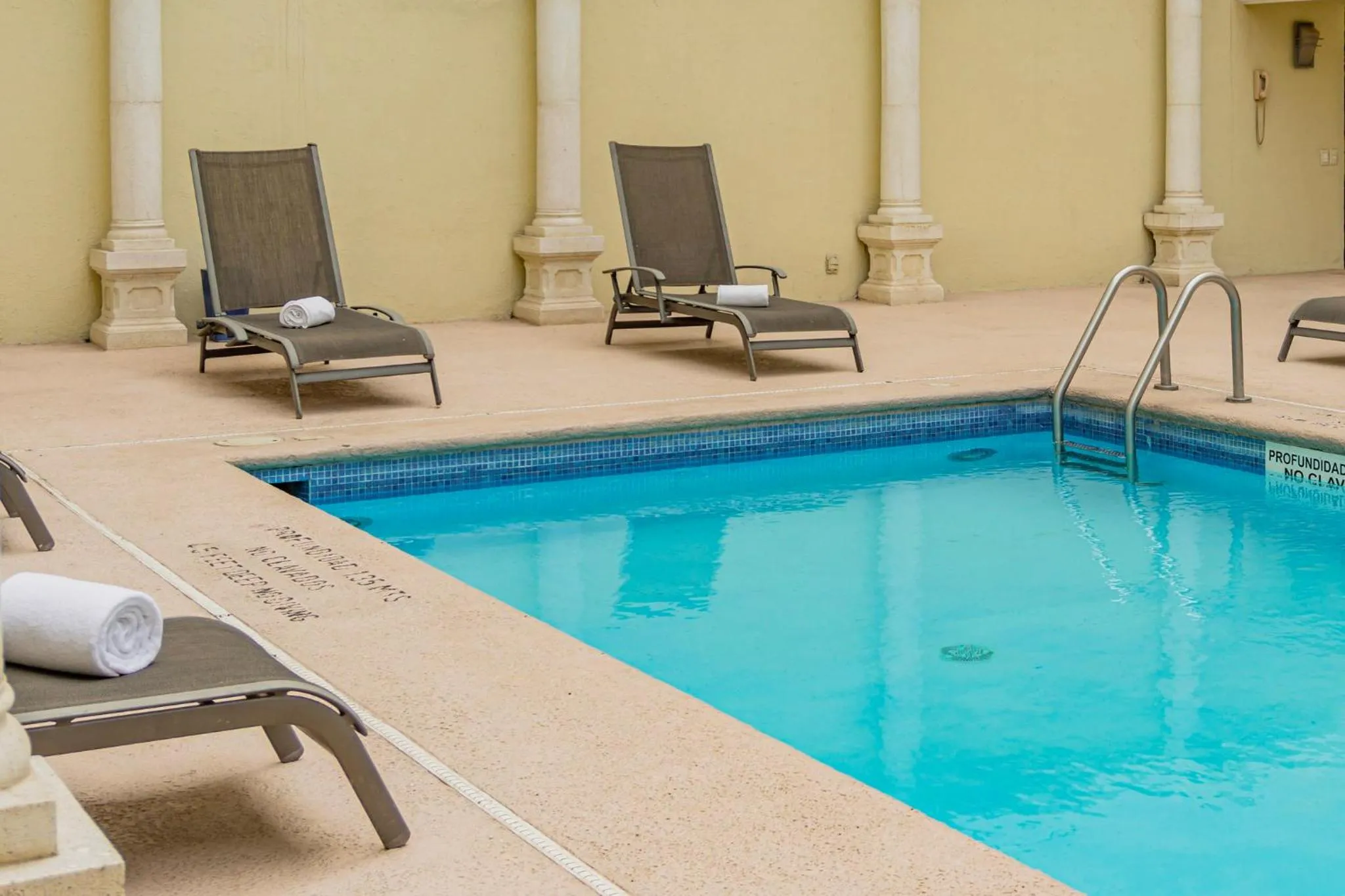 Swimming pool in Gamma Monterrey Gran Hotel Ancira