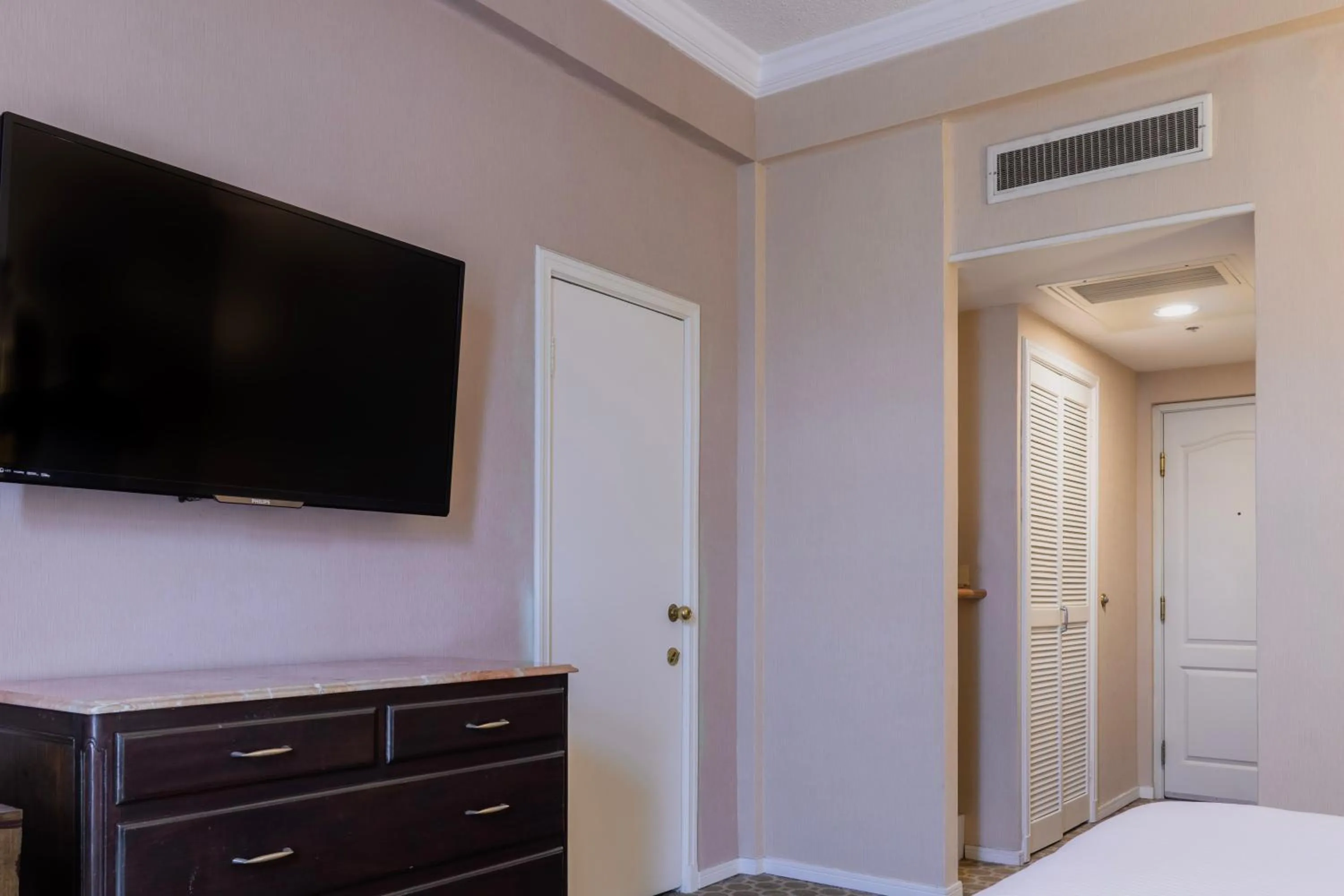 Photo of the whole room, Bed in Gamma Monterrey Gran Hotel Ancira