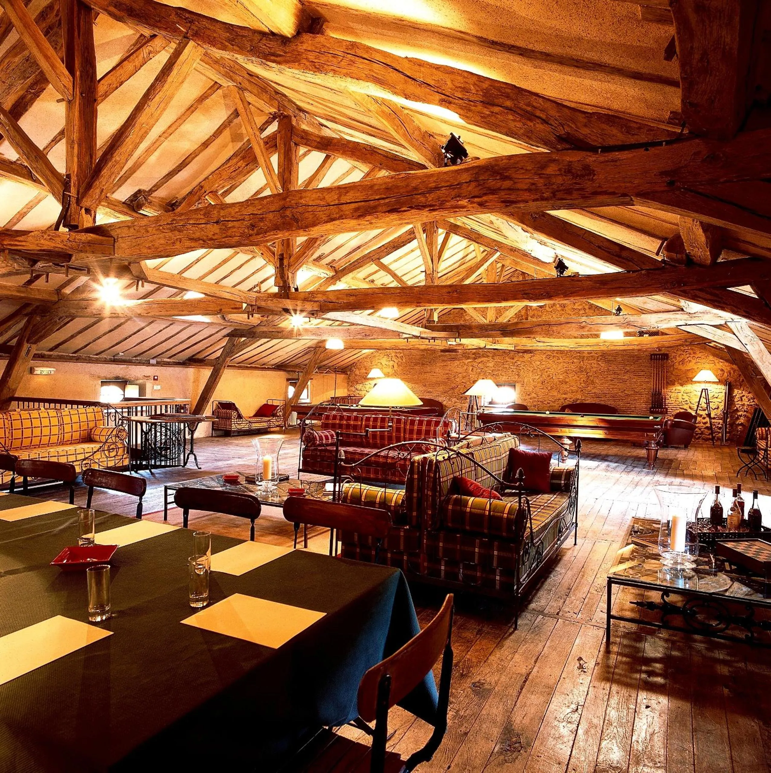 Library in Hôtel Les Orangeries