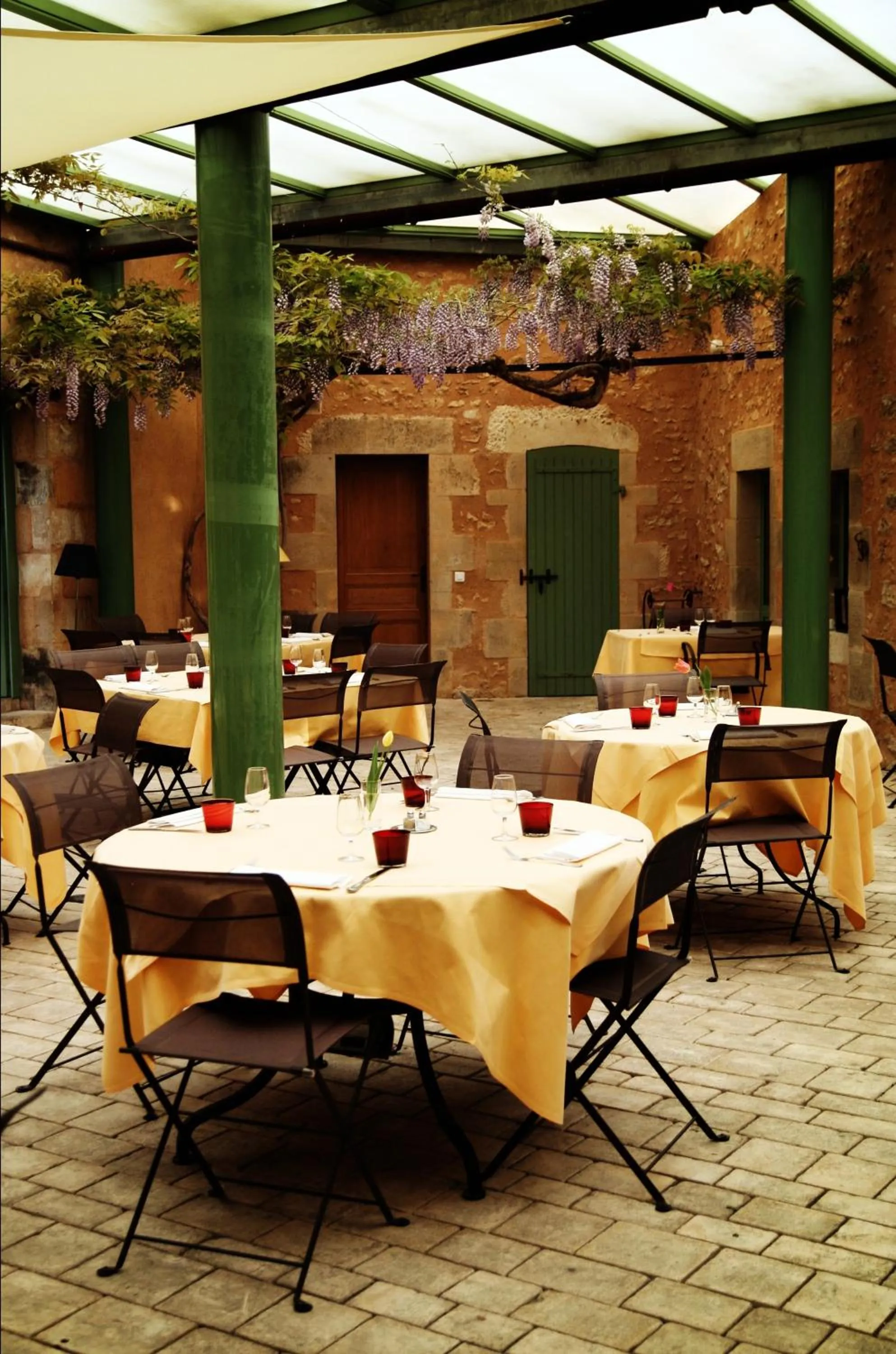 Restaurant/places to eat in Hôtel Les Orangeries