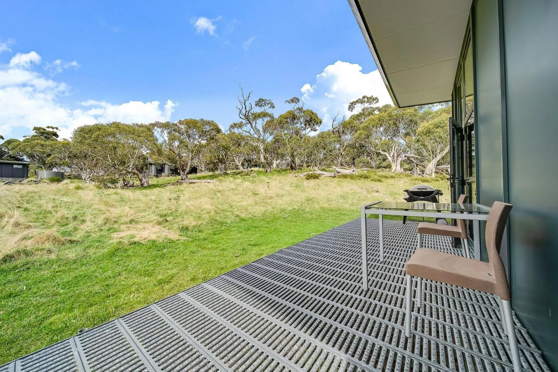 Ecocrackenback 16 Sustainable chalet. Stay 3, Pay 2 Summer 2026