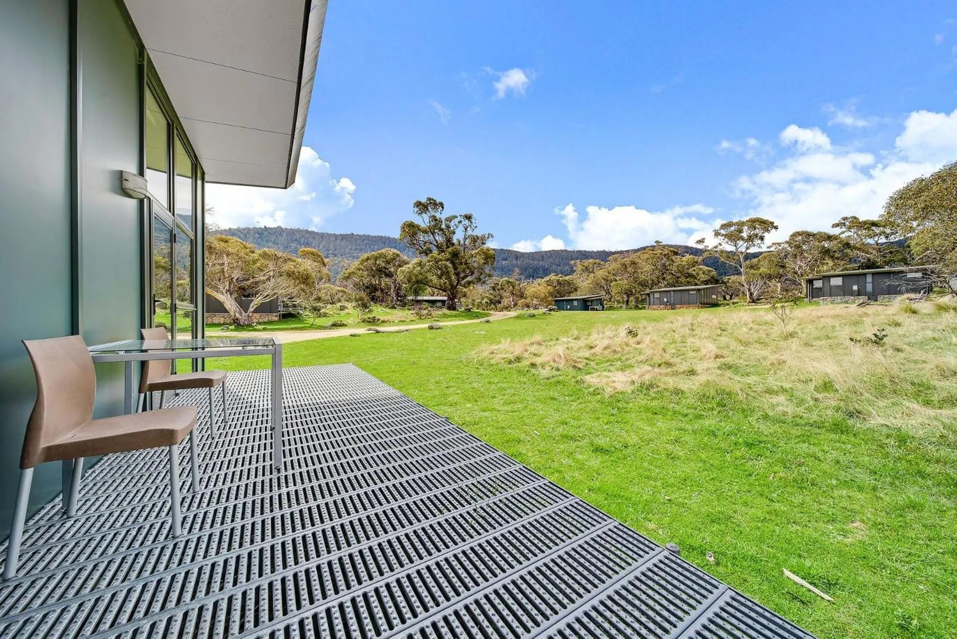 Ecocrackenback 16 Sustainable chalet. Stay 3, Pay 2 Summer 2026