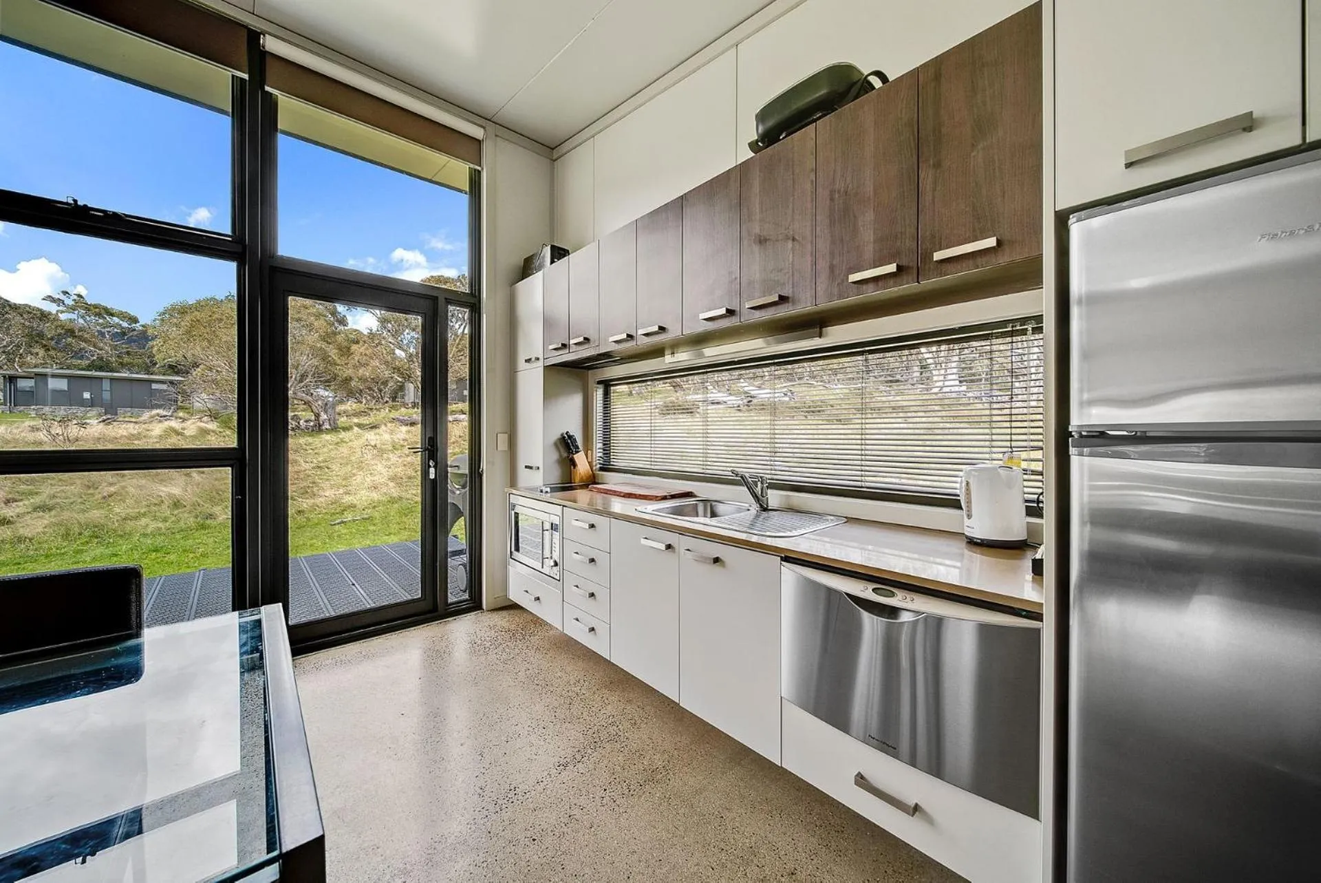 Ecocrackenback 16 Sustainable chalet. Stay 3, Pay 2 Summer 2026