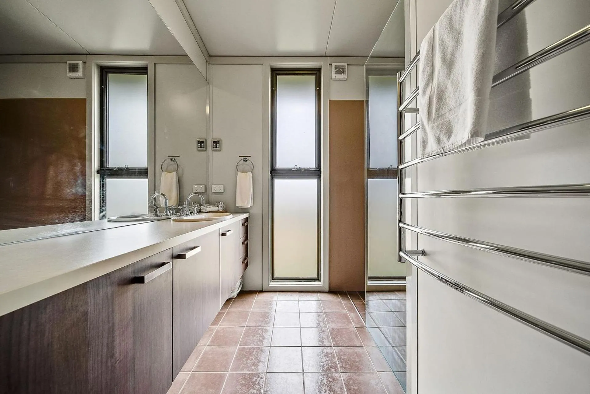 Ecocrackenback 16 Sustainable chalet. Stay 3, Pay 2 Summer 2026