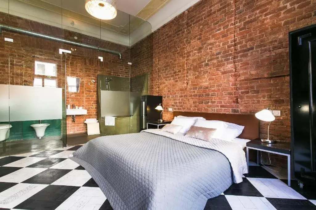 Shower, Bed in Old Town - Dusni Apartments Shower, Bed in Old Town - Dusni Apartments