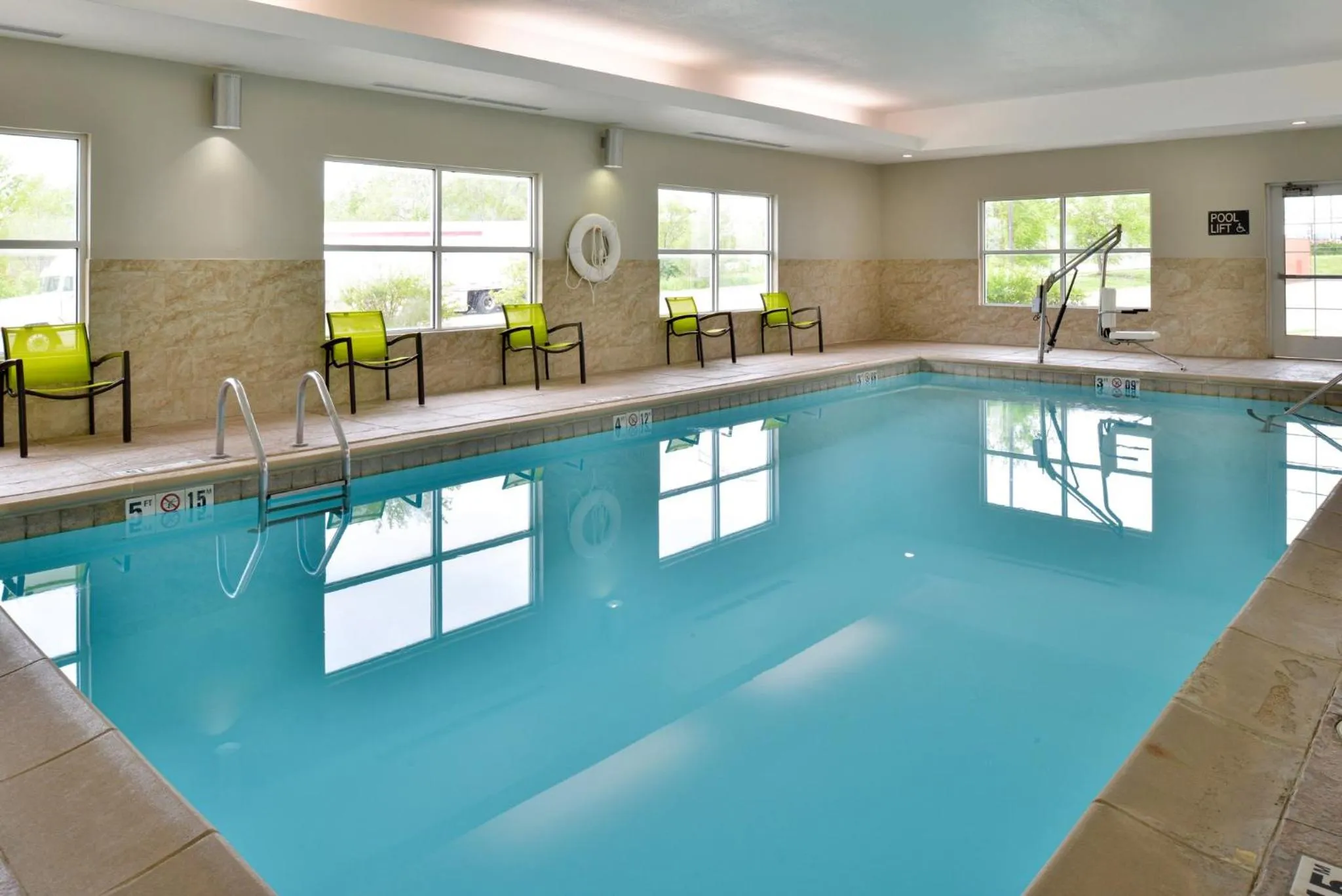Swimming pool in Candlewood Suites Kansas City Northeast by IHG