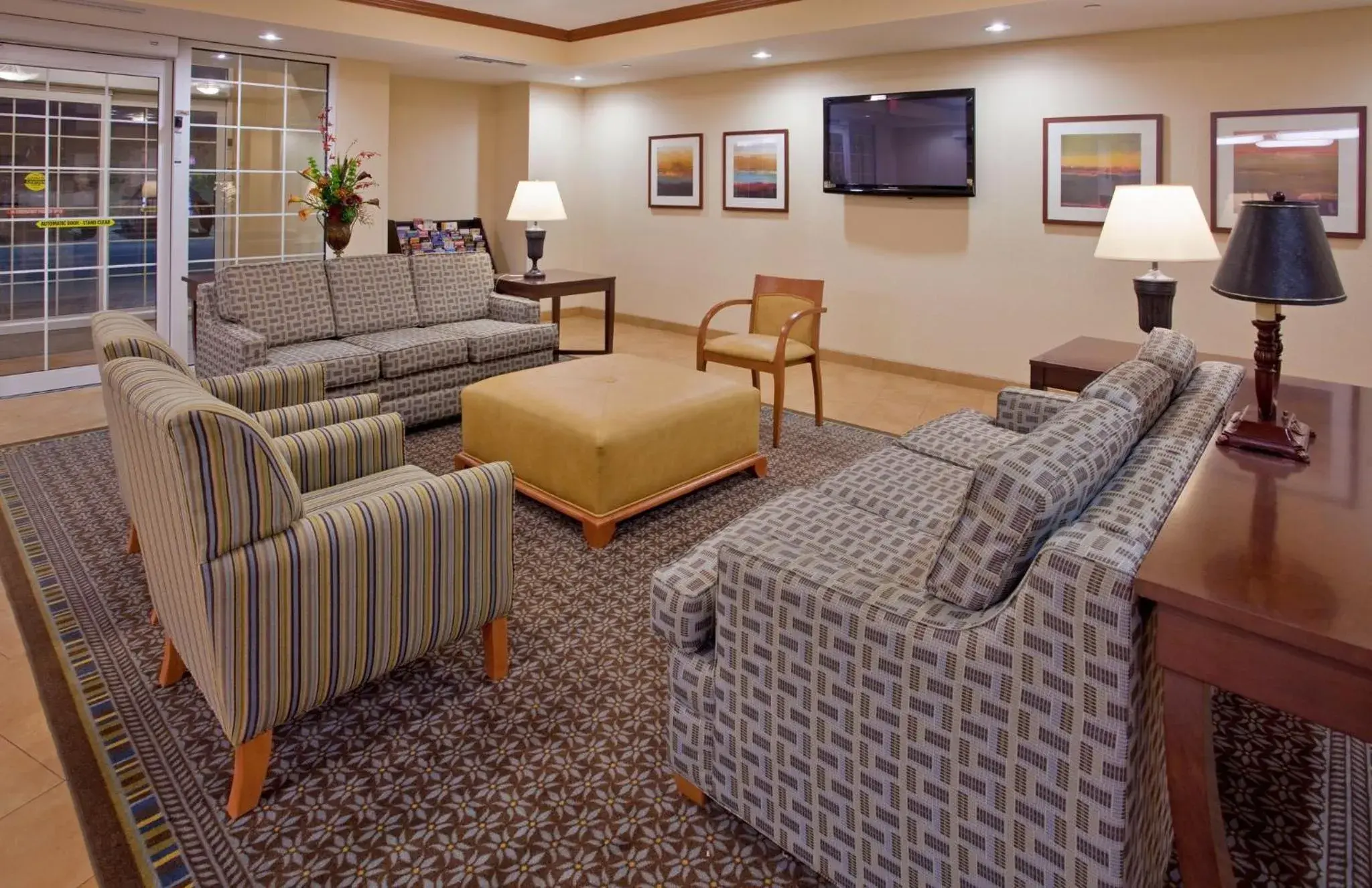 Property building in Candlewood Suites Kansas City Northeast by IHG Property building in Candlewood Suites Kansas City Northeast by IHG