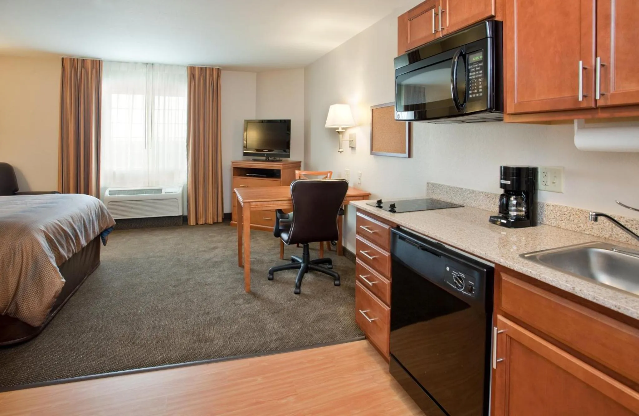 Bedroom, Bed in Candlewood Suites Kansas City Northeast by IHG