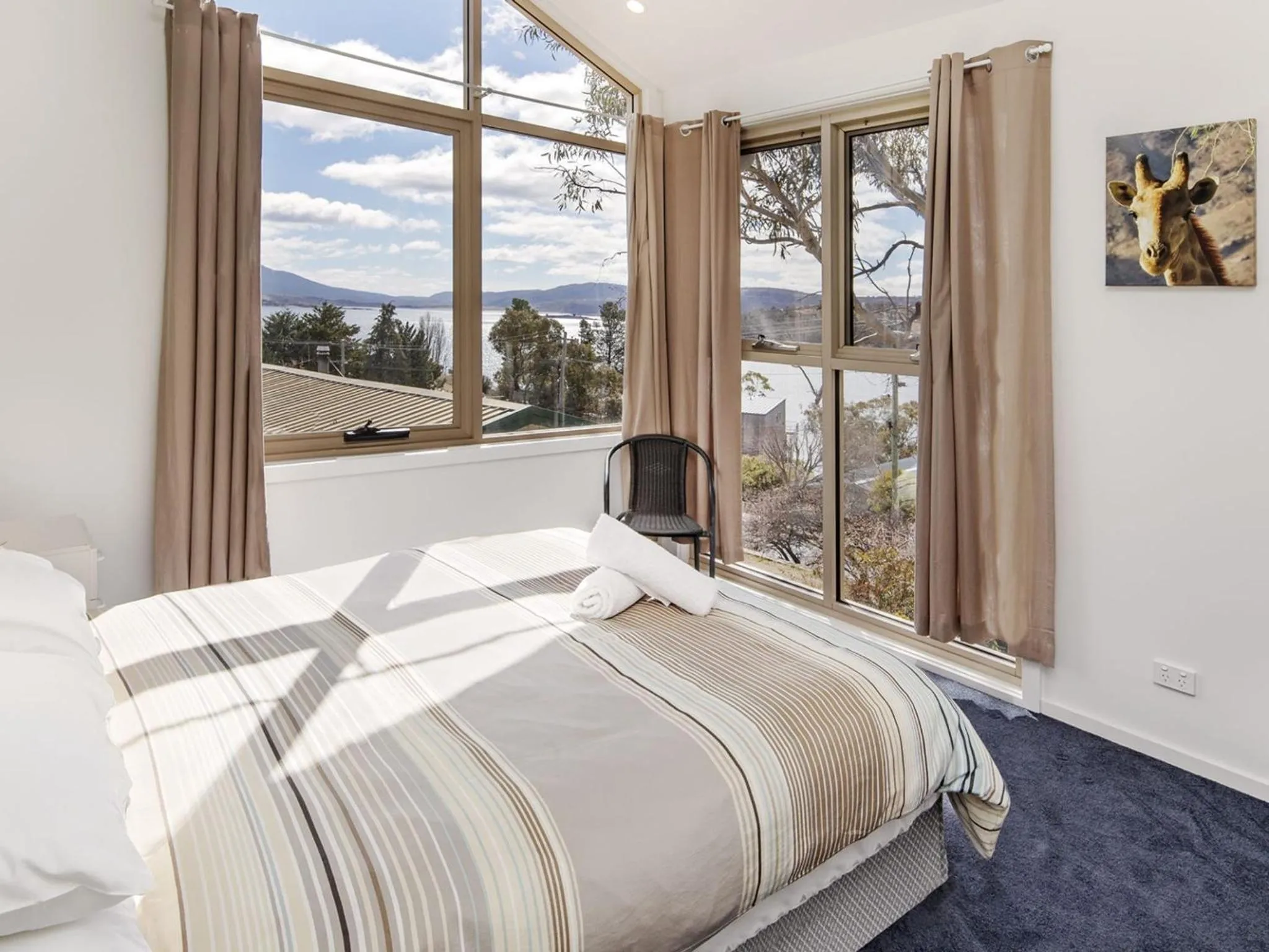 Matilda - 3BR Home l Central Location l Amazing Lake Views l WiFi l BBQ