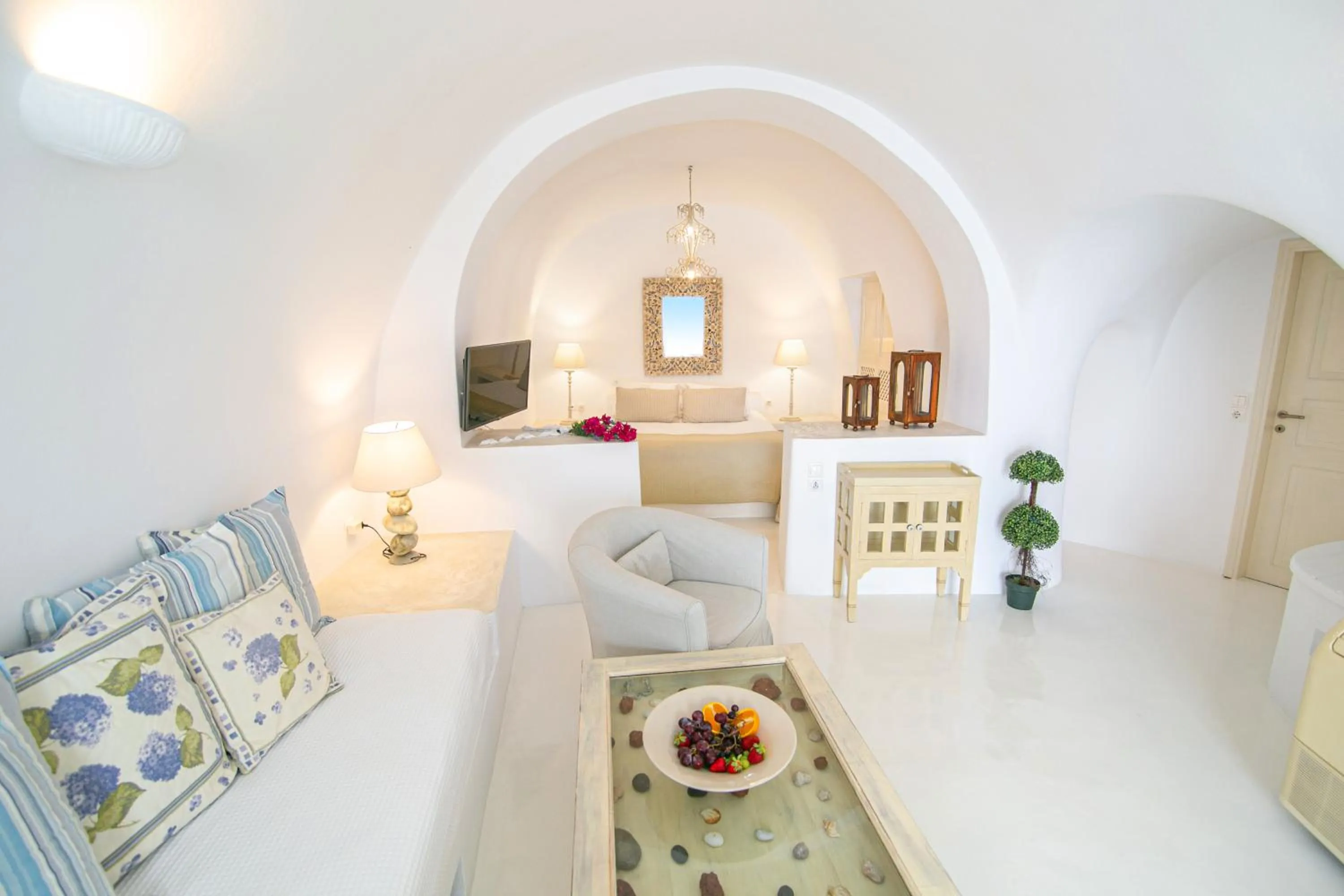 Bed in Onar Villas Oia - Onar Hotels Collection