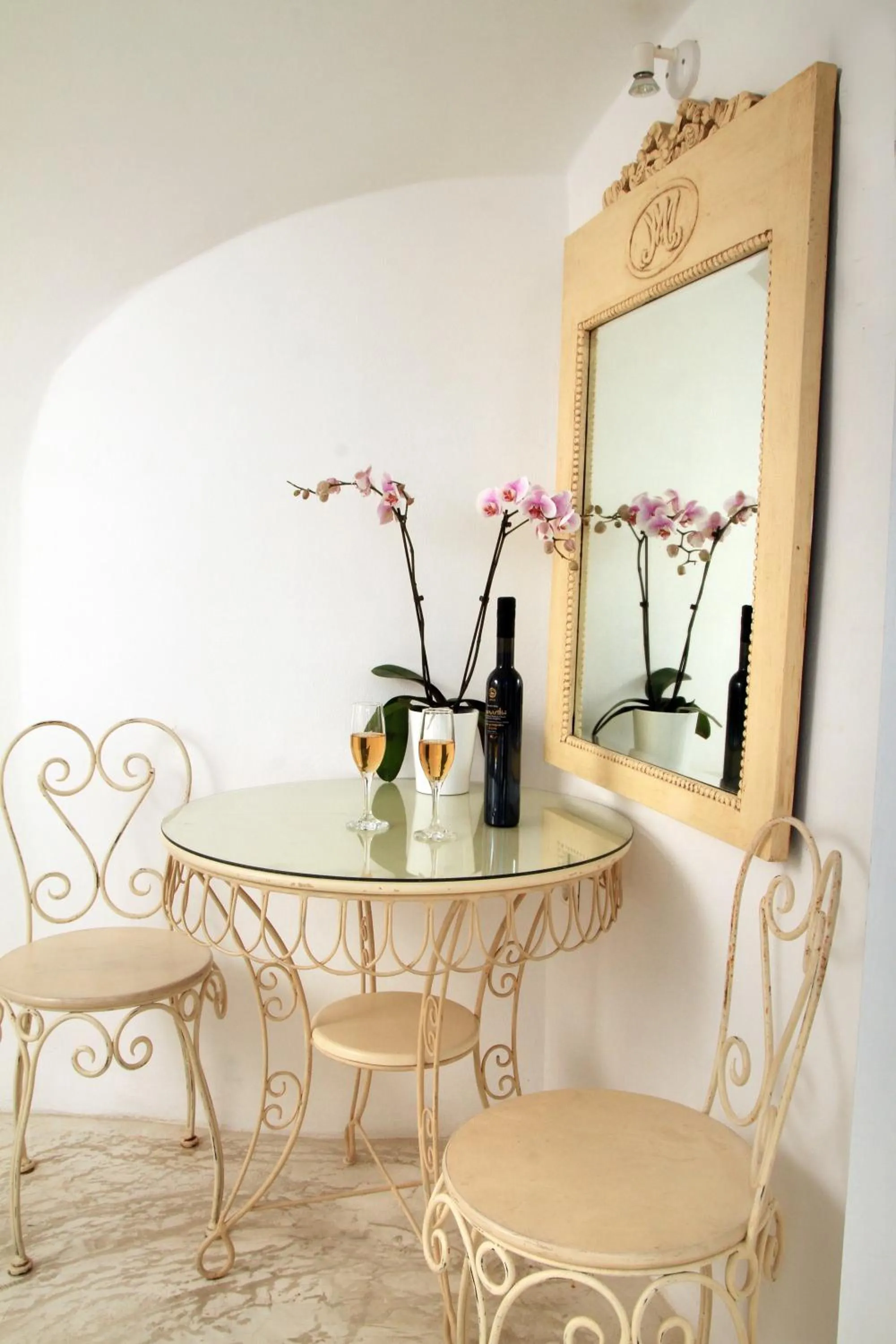 Living room in Onar Villas Oia - Onar Hotels Collection