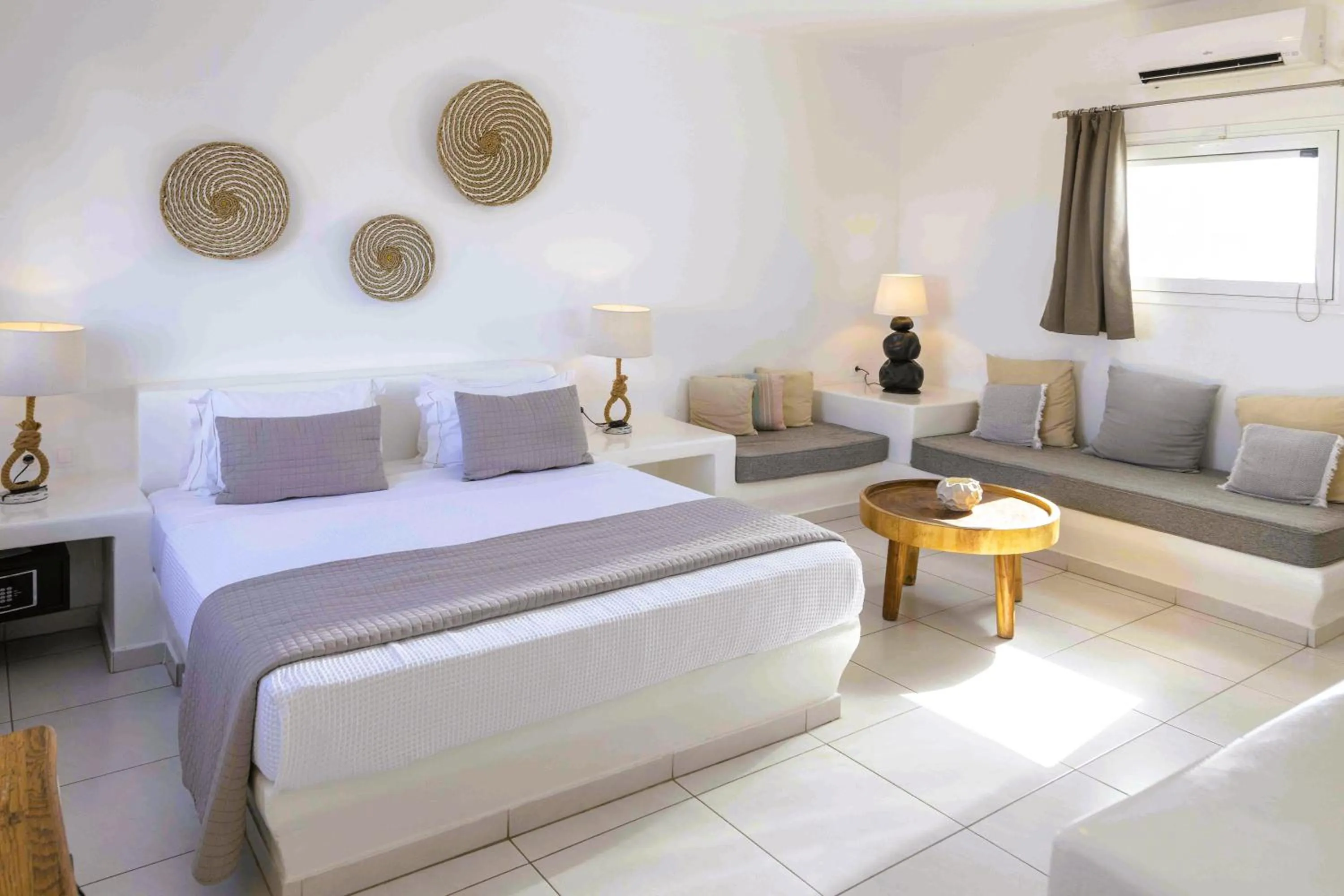 Bedroom, Bed in Onar Villas Oia - Onar Hotels Collection
