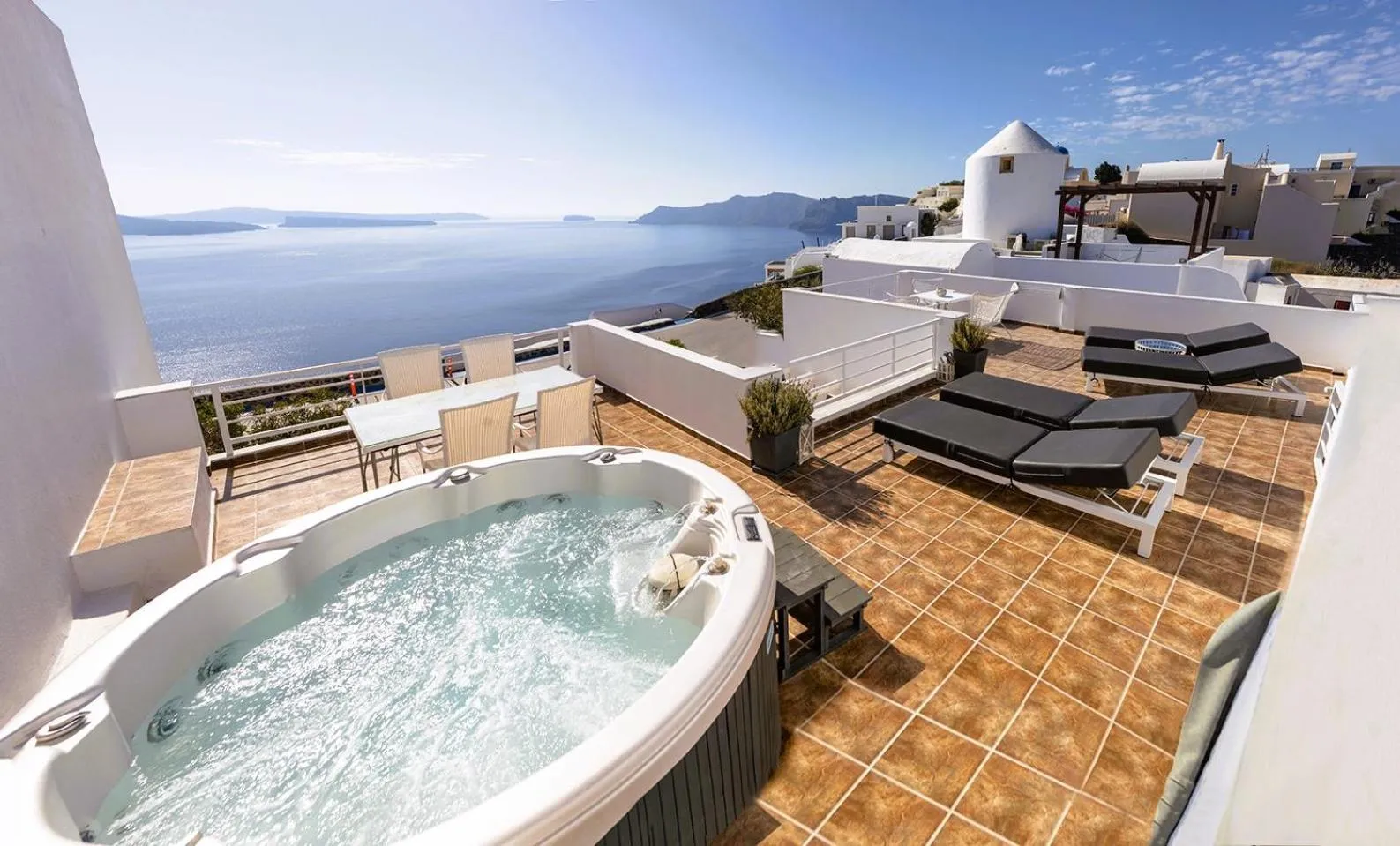 Hot Tub in Onar Villas Oia - Onar Hotels Collection