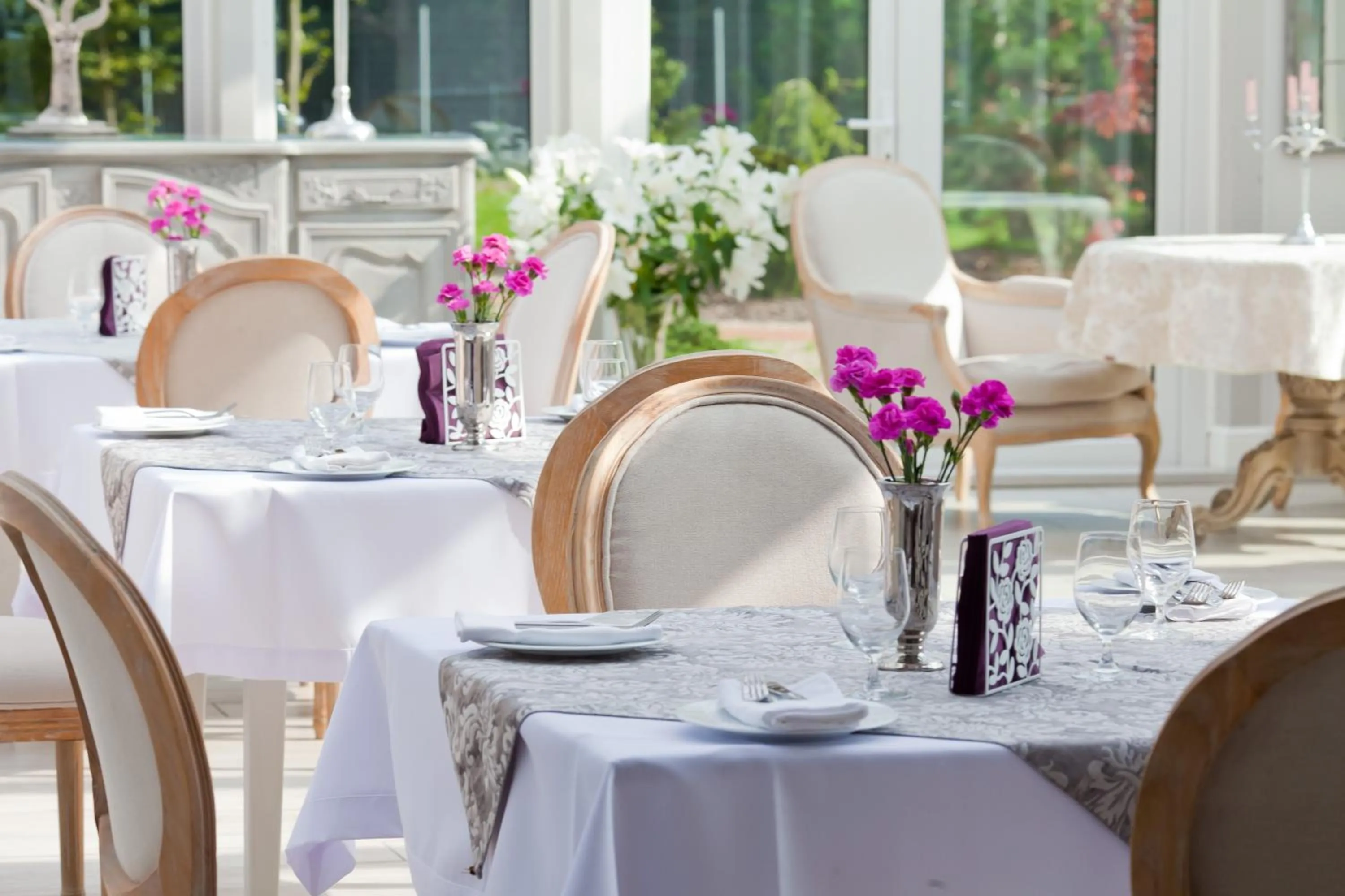 Restaurant/places to eat in Dworek Bukowy Park