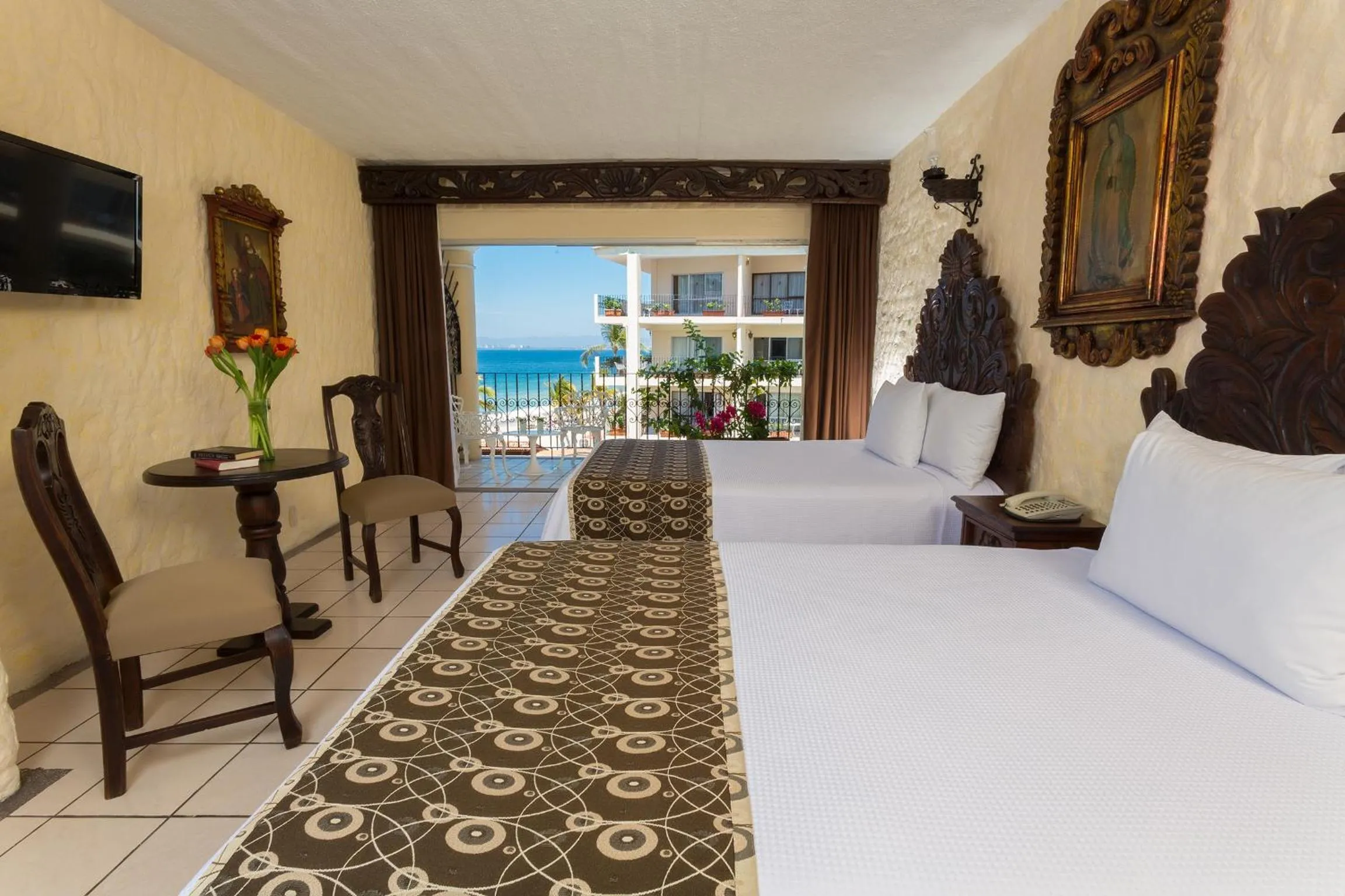 Bed in Playa Los Arcos Hotel Beach Resort & Spa