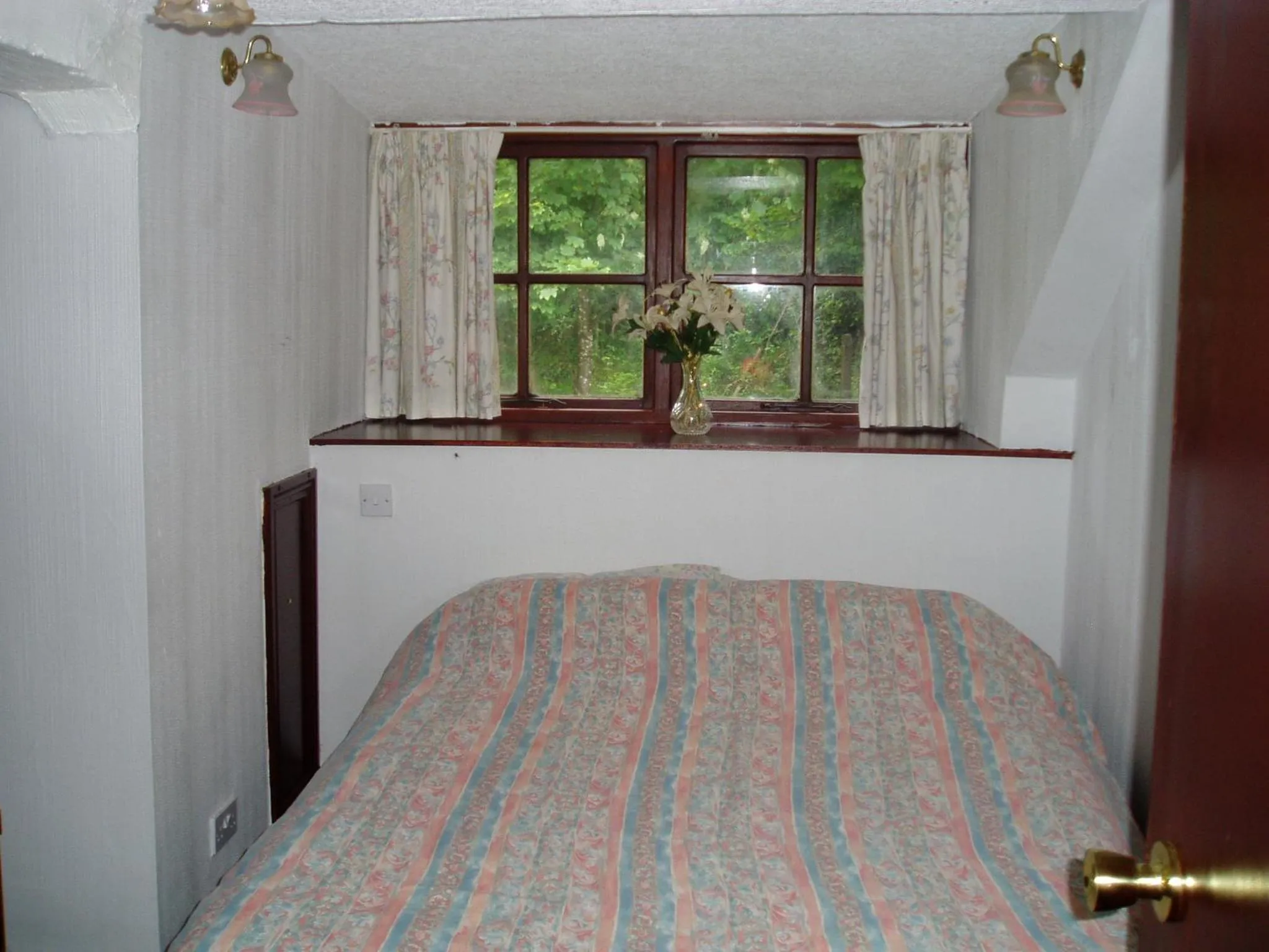 Bed in Rhymney House hotel