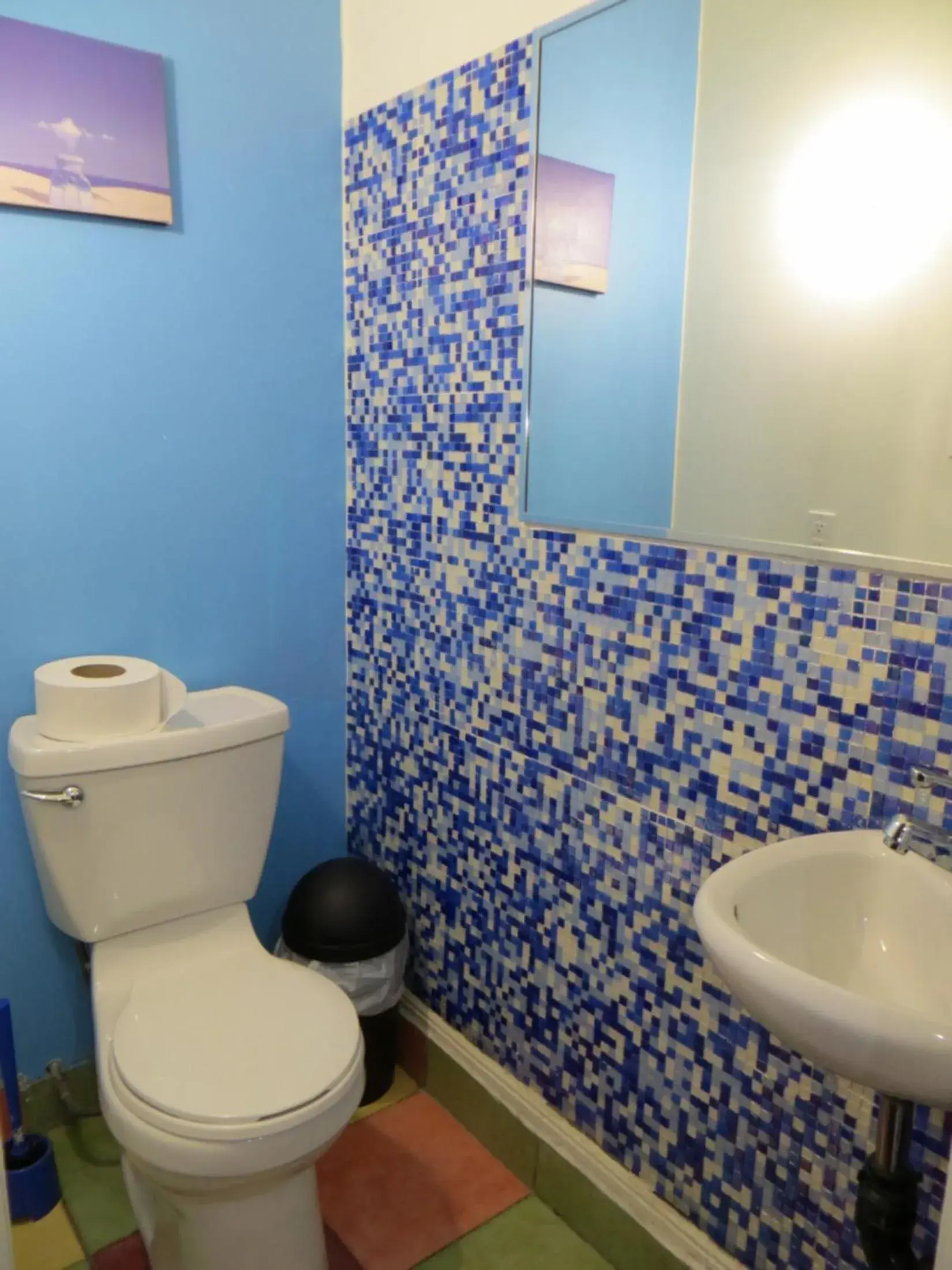 Single Room with Shared Bathroom in Auberge Jeunesse La Belle Planete Backpackers Hostel Single Room with Shared Bathroom in Auberge Jeunesse La Belle Planete Backpackers Hostel