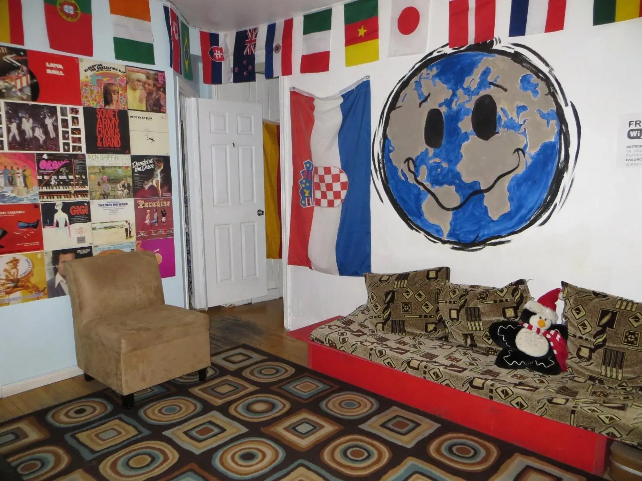 Bed in 8-Bed Mixed Dormitory Room in Auberge Jeunesse La Belle Planete Backpackers Hostel Bed in 8-Bed Mixed Dormitory Room in Auberge Jeunesse La Belle Planete Backpackers Hostel