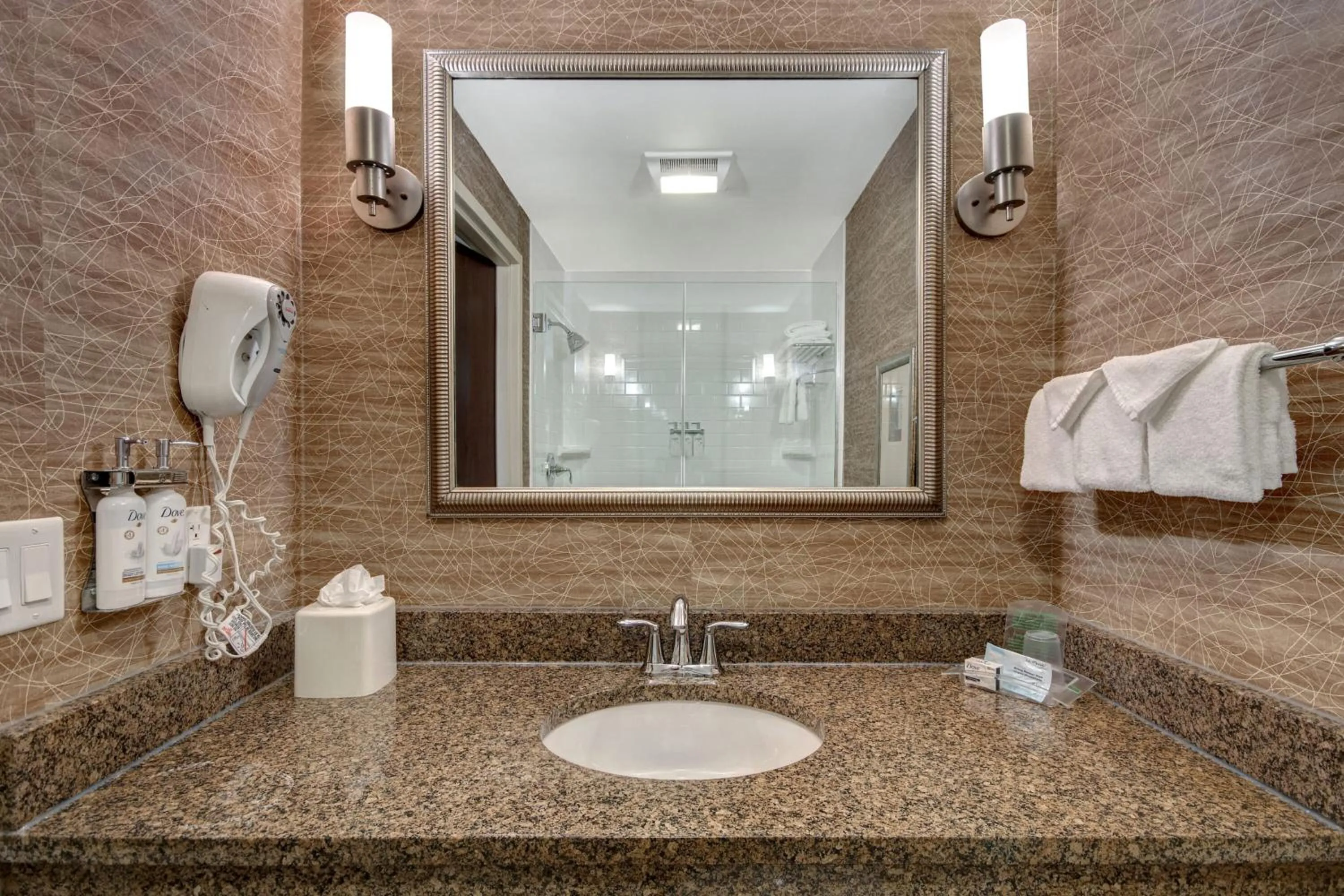 Photo of the whole room in Holiday Inn Detroit Metro Airport by IHG