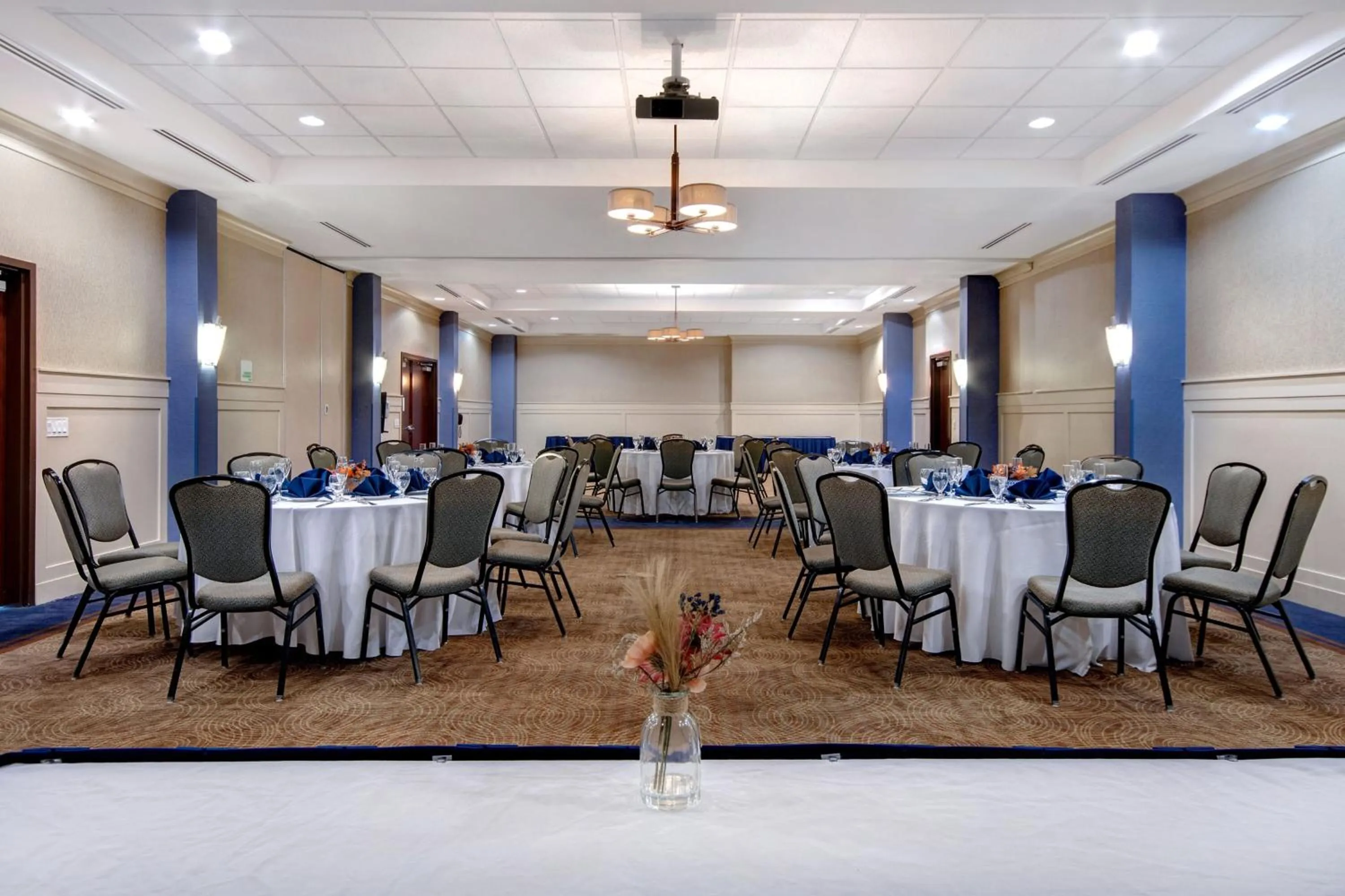 Banquet/Function facilities in Holiday Inn Detroit Metro Airport by IHG